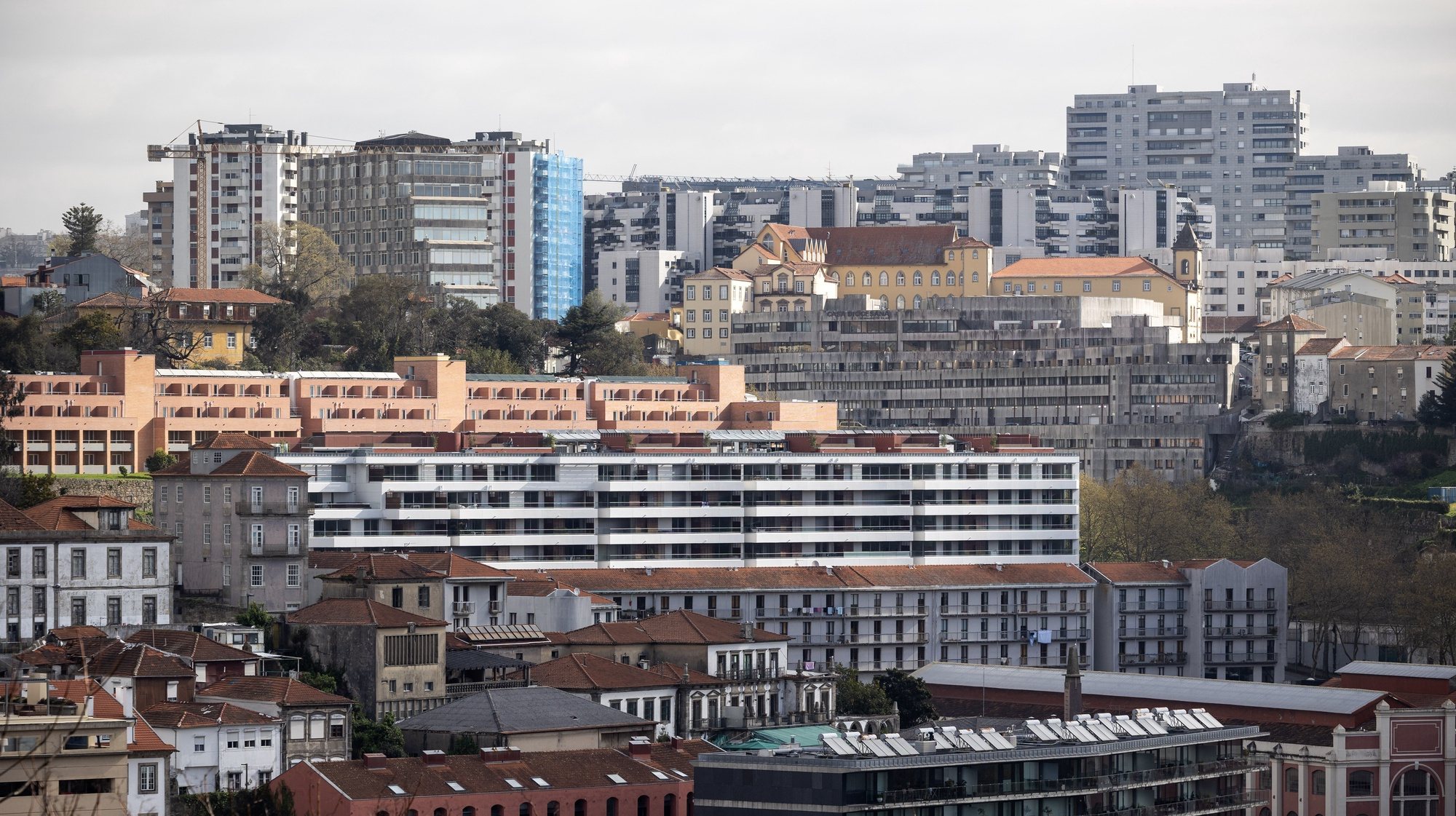 Prédios de habitação na Freguesia de Massarelos no Porto, 20 de março de 2023. JOSÉ COELHO/LUSA