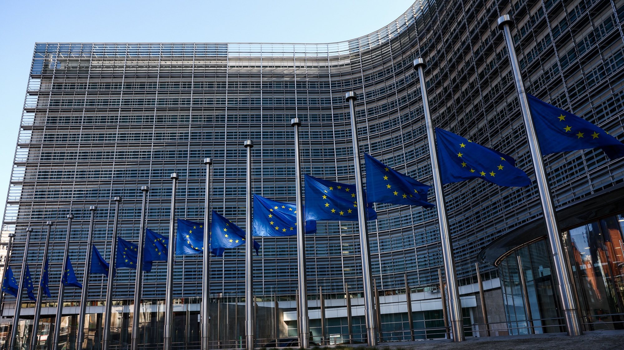 Bruxelas quer prolongar até março alívio de regras para ajudas estatais na UE