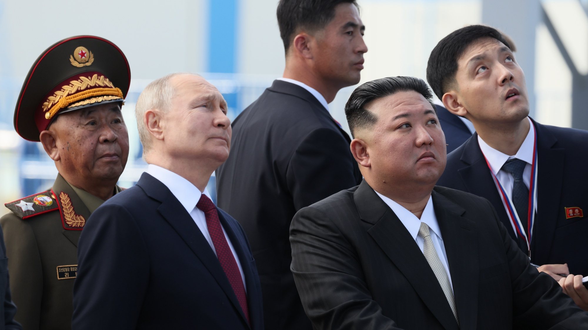 epa10857967 Russian President Vladimir Putin (2nd-L) and North Korean leader Kim Jong Un (C) visit the Vostochny cosmodrome outside of the town of Tsiolkovsky (former Uglegorsk), some 180 km north of Blagoveschensk in Amur region, Russia, 13 September 2023.  EPA/MIKHAIL METZEL/SPUTNIK/KREMLIN POOL MANDATORY CREDIT