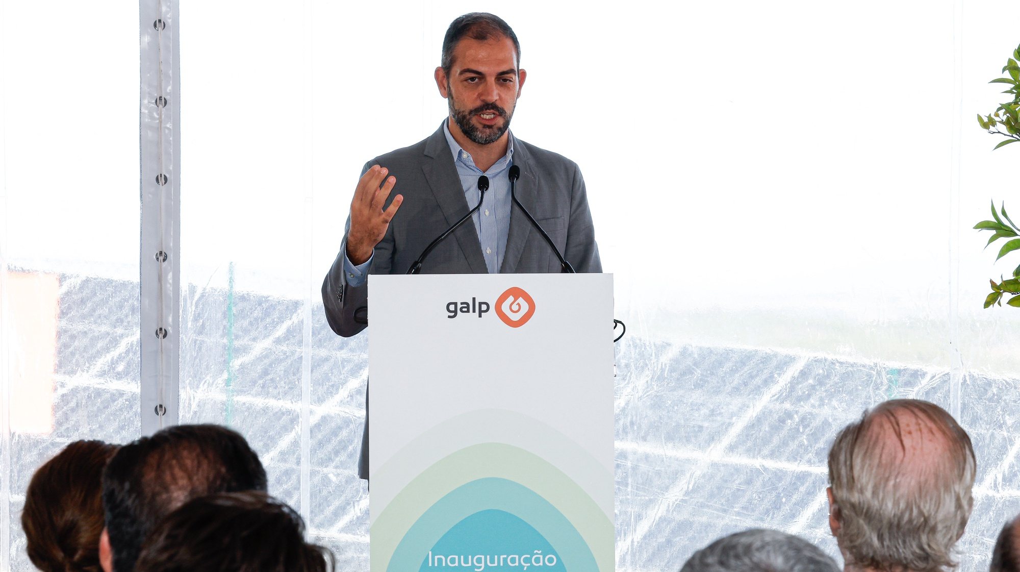 O ministro do Ambiente e da Ação Climática, Duarte Cordeiro discursa na inauguração do Parque Solar de Alcoutim, 29 de setembro de 2023. Primeiro Parque Solar da Galp em Portugal e representa o maior investimento da empresa em energia solar no país.,LUÍS FORRA/LUSA