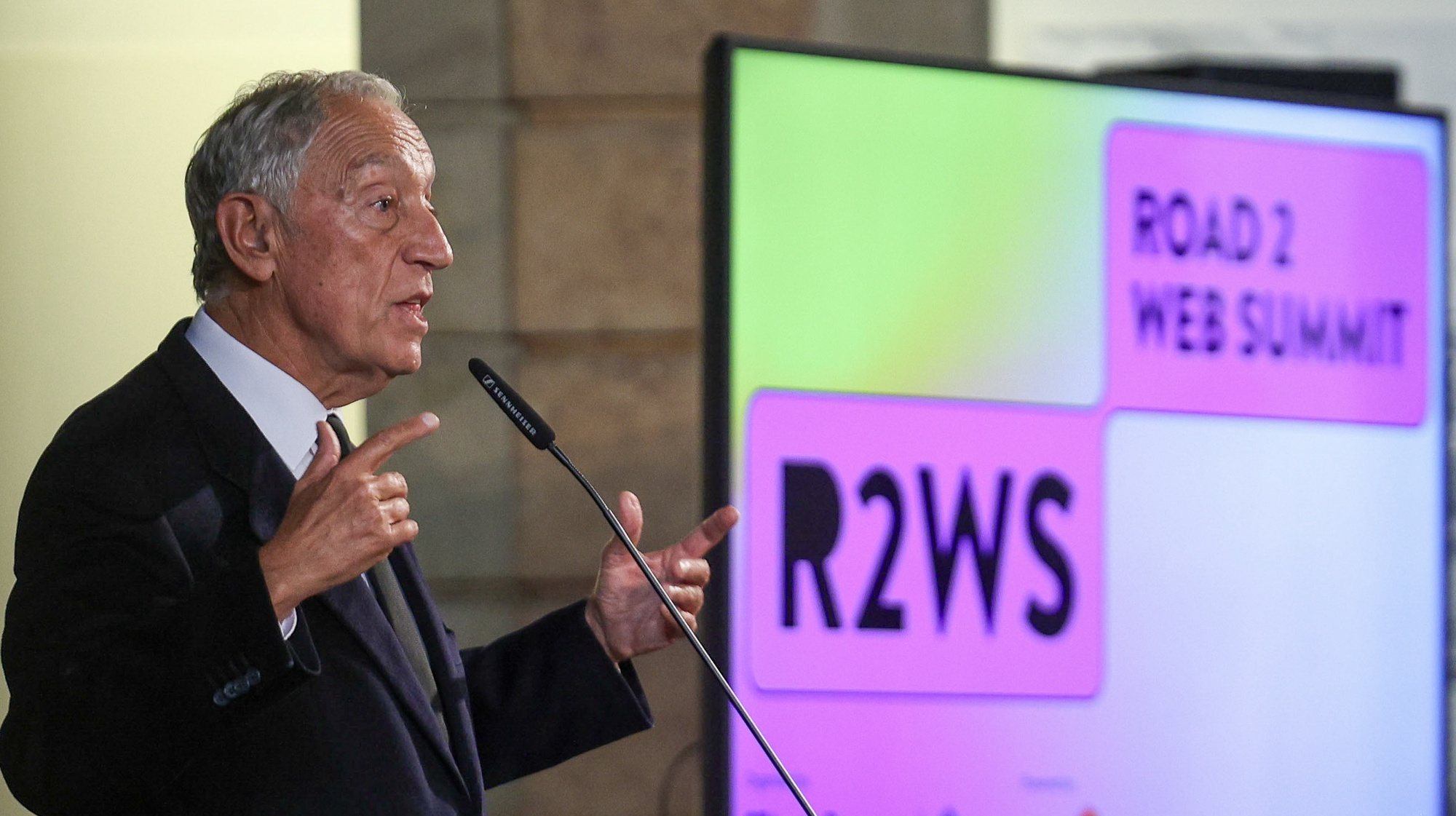 O Presidente da República, Marcelo Rebelo de Sousa, intervém durante a receção às startups do Road 2 Web Summit 2023 no Museu Nacional dos Coches em Lisboa, 02 de novembro de 2023. TIAGO PETINGA/LUSA