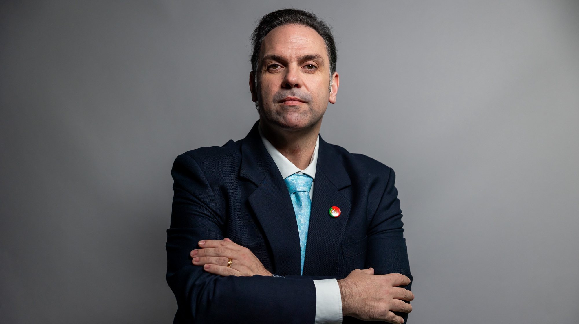 O candidato da coligação Alternativa 21 (coligação do Aliança + MPT), Jorge Nuno de Sá, posa para a fotografia durante uma entrevista à Agência Lusa, em Lisboa, 16 de fevereiro de 2024. (ACOMPANHA TEXTO DE 18 DE FEVEREIRO DE 2024). JOSÉ SENA GOULÃO/LUSA