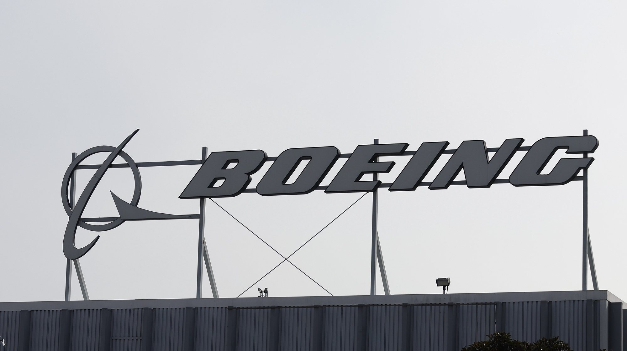 epa11088515 The Boeing logo is displayed on one of its buildings in El Segundo, California, USA, 18 January 2024. Airplane maker Boeing recieved a firm order from India&#039;s Akasa Air for an additional 150 737 MAX jets causing the company’s stock to gain nearly 4 percent as of 1 p.m. ET. Boeing stock had dropped more than 20 percent since the start of the year after an incident involving an Alaska Air 737 MAX 9 jet.  EPA/CAROLINE BREHMAN