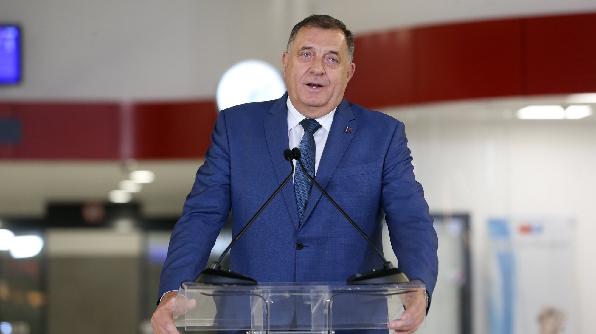 epa10929559 President of the Republic of Srpska Milorad Dodik speaks during the opening ceremony of the Belgrade Main train station in Belgrade, Serbia, 20 October 2023. The opening completes the second phase of the construction of the railway station that was partly opened in 2018. The 15.1 million Euro investment laid out at 5600 square meters will be able to serve more routes with ten tracks split across the platforms.  EPA/ANDREJ CUKIC
