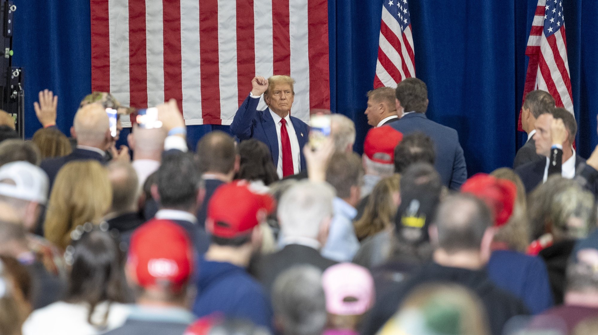 epa11256310 Former President Donald J. Trump acknowledges the crowd after speaking at a rally at the Hyatt Regency Green Bay in Green Bay, Wisconsin, USA, 02 April 2024.  EPA/ANDY MANIS