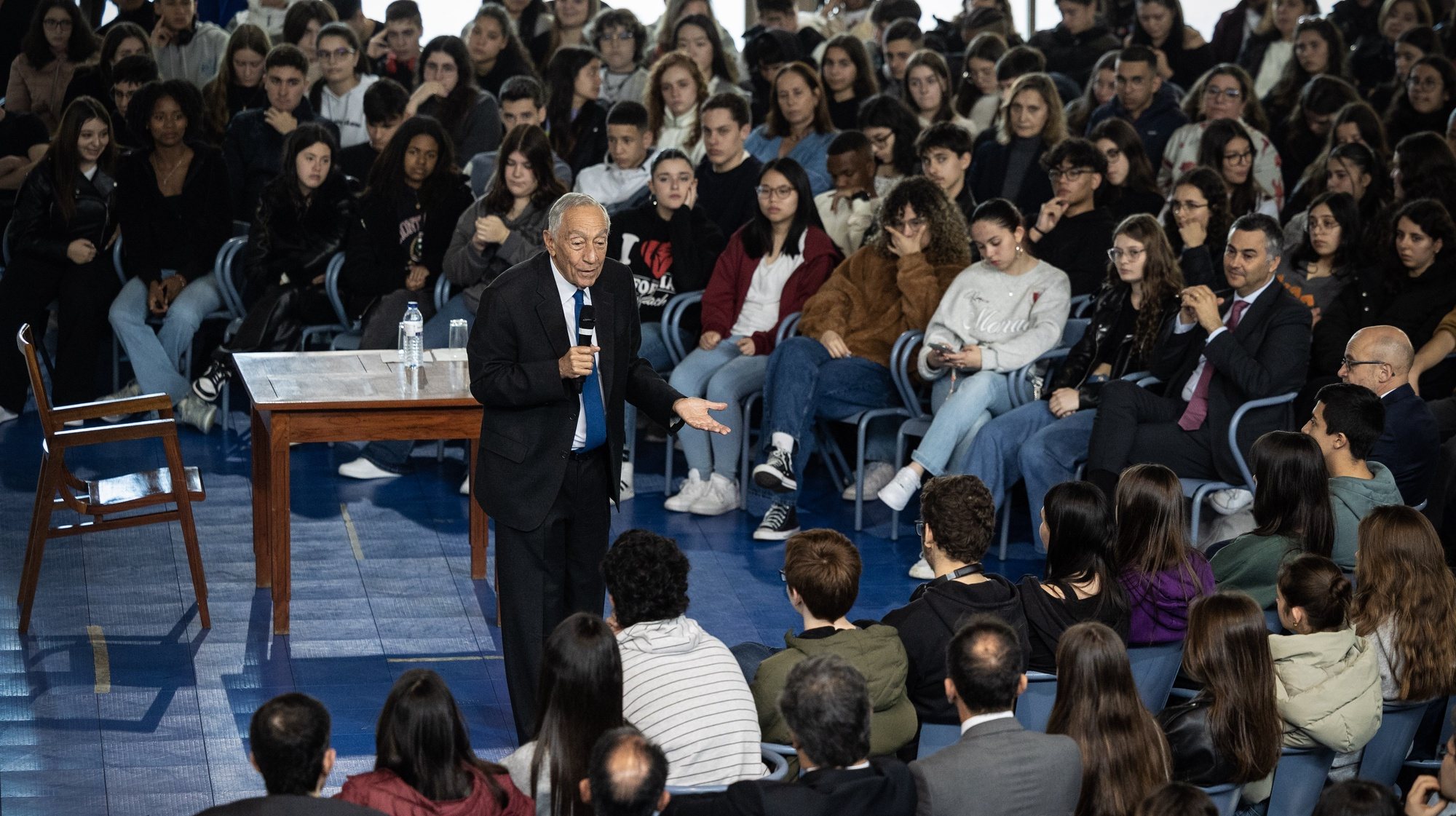 O Presidente da República, Marcelo Rebelo de Sousa participa em debate 25 Abril com alunos da Escola Rodrigues de Freitas, Porto, 8 de abril de 2024. JOSÉ COELHO/LUSA