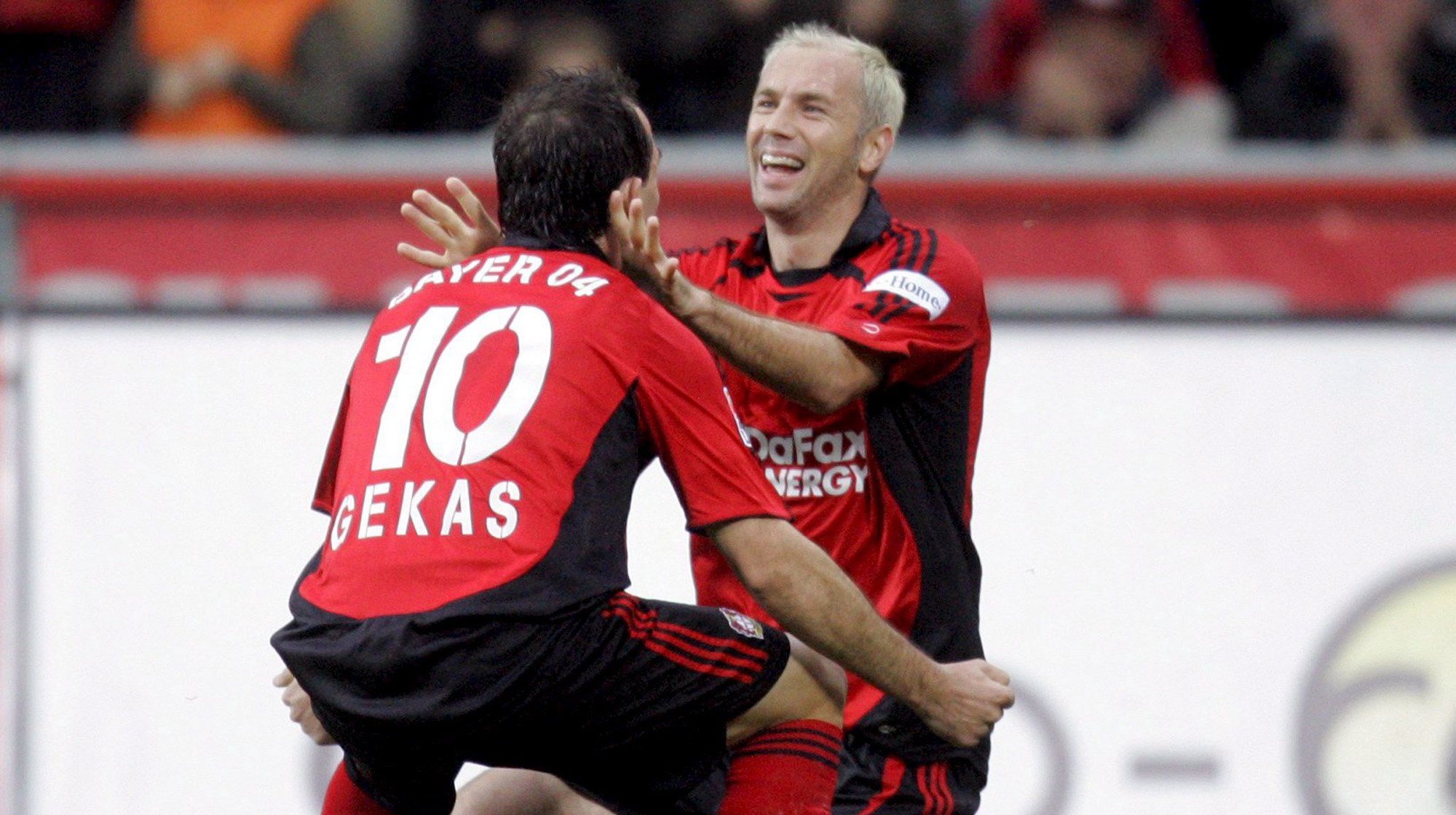 epa01163835 Greek striker Theofanis Gekas (L) of Bayer Leverkusen celebrates with his Bosnian team-mate Sergej Barbarez after scoring his team&#039;s second goal against Arminia Bielefeld during their German Bundesliga soccer match in Leverkusen, Germany, 03 November 2007. 

(ATTENTION: BLOCKING PERIOD! The DFL permits the further utilisation of the pictures in IPTV, mobile services and other new technologies no earlier than two hours after the end of the match. The publication and further utilisation in the internet during the match is restricted to six pictures per match only.)  EPA/BERND THISSEN