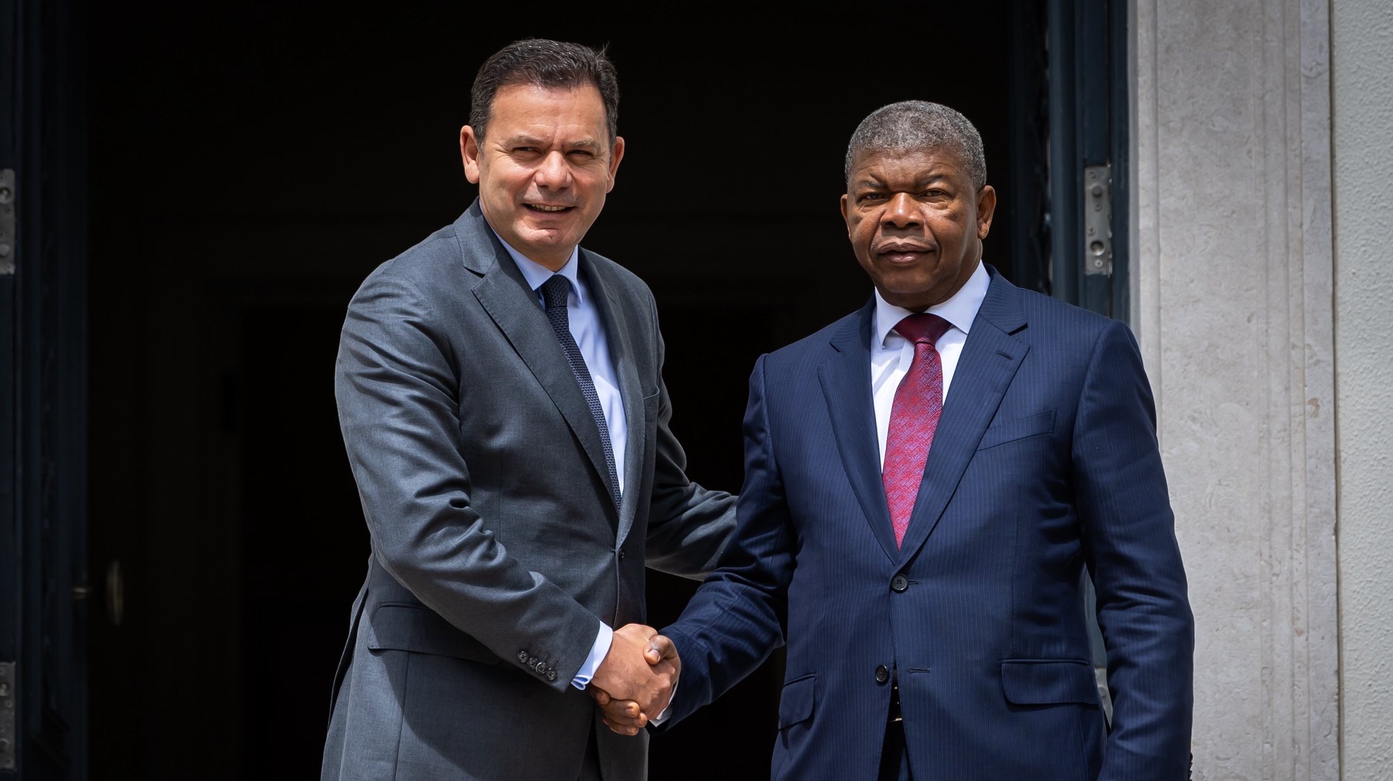 Portuguese Prime Minister, Luis Montenegro (R), talks with the President of the Republic of Angola, Joao Lourenco, during a meeting at the Prime Minister&#039;s Official Residence in Lisbon, Portugal, April 26, 2024. JOSE SENA GOULAO/LUSA