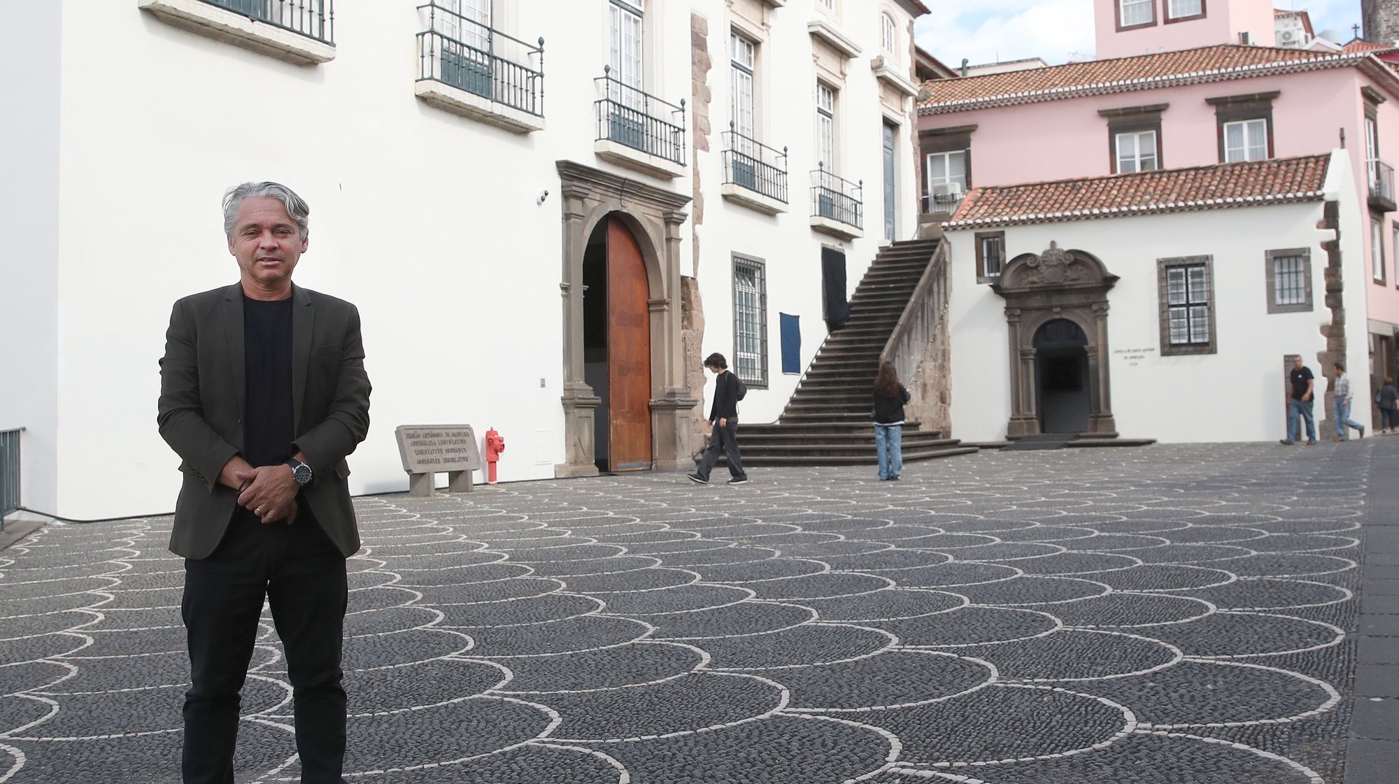Élvio Sousa, cabeça de lista pelo Juntos Pelo Povo (JPP) às Eleições Legislativas da Madeira, marcadas para 26 de maio, posa para a fotografia durante uma entrevista à Agência Lusa, no Funchal, Madeira, 24 de abril de 2024. ACOMPANHA TEXTO DE 7 DE MAIO DE 2024). HOMEM DE GOUVEIA/LUSA