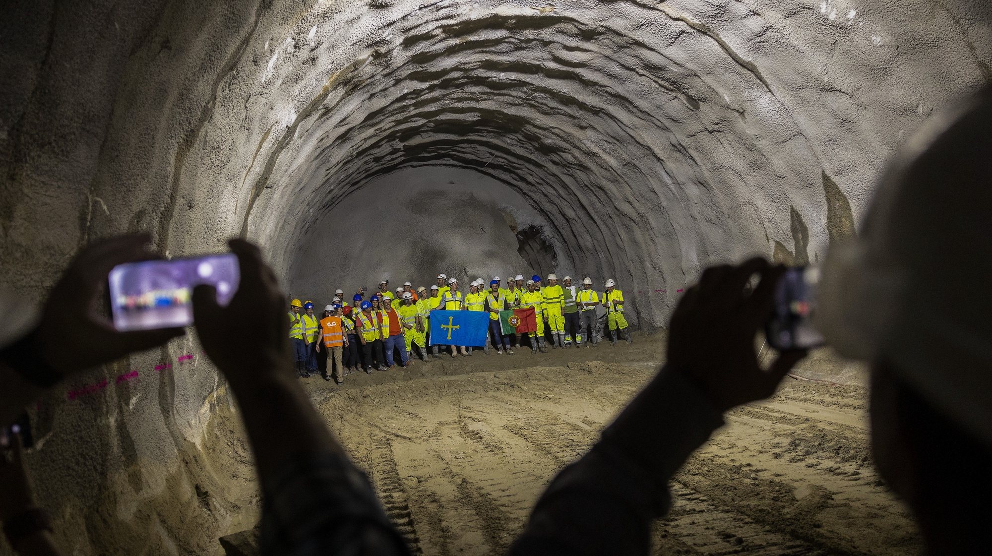 Conclusão da escavação do túnel do Metro do Porto entre o Jardim do Carregal e a Praça da Liberdade da Linha Rosa, no Porto, 8 de maio de 2025. JOSÉ COELHO/LUSA