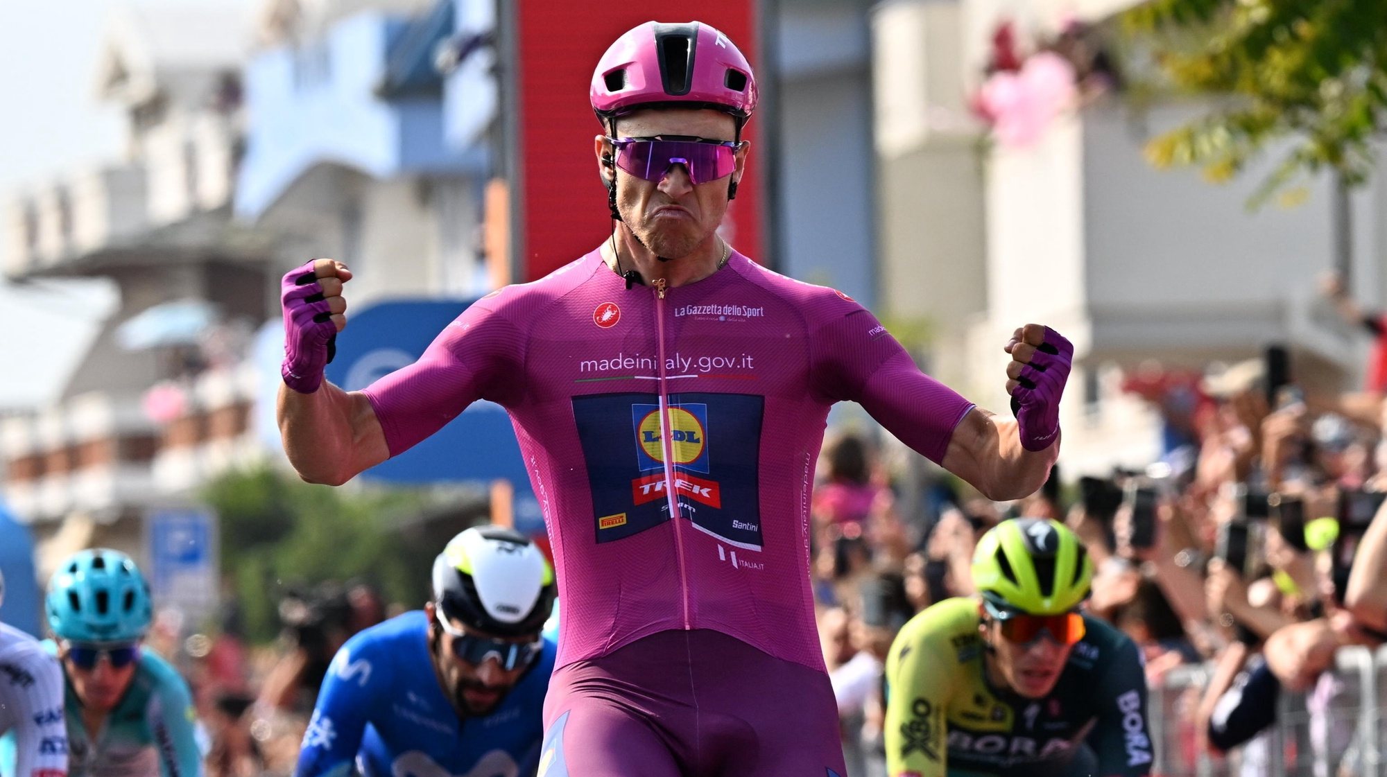 epa11342295 Italian rider Jonathan Milan of Lidl Trek team celebrates after crossing the finish line and winning the 11th stage of the 107 Giro d&#039;Italia 2024, cycling race over 207 km from Foiano di Val Fortore to Francavilla al Mare, Italy, 15 May 2024.  EPA/LUCA ZENNARO