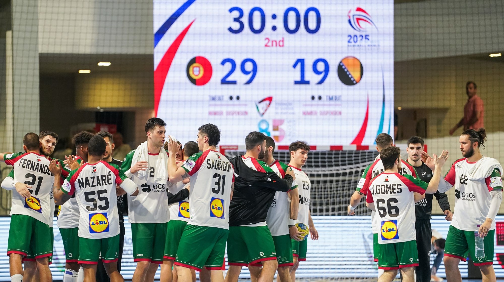Portugal players celebrate the victory during the IHF WCh 2025 Play-Off first hand handball match between Portugal and Bosnia Herzegovina, in Guimarães, Portugal, 09 May 2024. HUGO DELGADO/LUSA