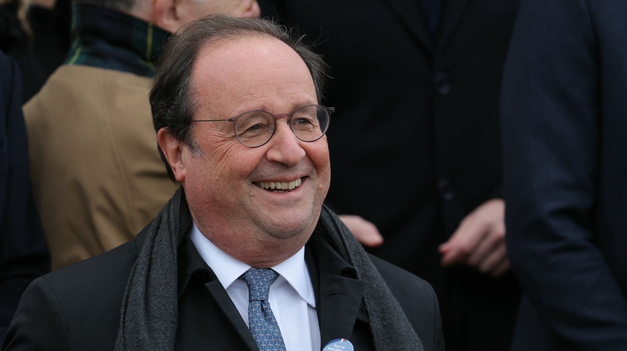 epa10971796 Former French President Francois Hollande poses for a group photograph on the front steps of the Assemblee Nationale parliament building ahead of a demonstration against anti-Semitism in Paris, France, 12 November 2023. Thousands of demonstrators are expected to march in Paris against anti-Semitism on 12 November, as tensions have risen in the French capital, which is home to large Jewish and Muslim communities, following the 07 October attack by the militant group Hamas on Israel. Thousands of Israelis and Palestinians have died since the militant group Hamas launched an unprecedented attack on Israel from the Gaza Strip on 07 October, and the Israeli strikes on the Palestinian enclave which followed it.  EPA/THOMAS SAMSON / POOL  MAXPPP OUT