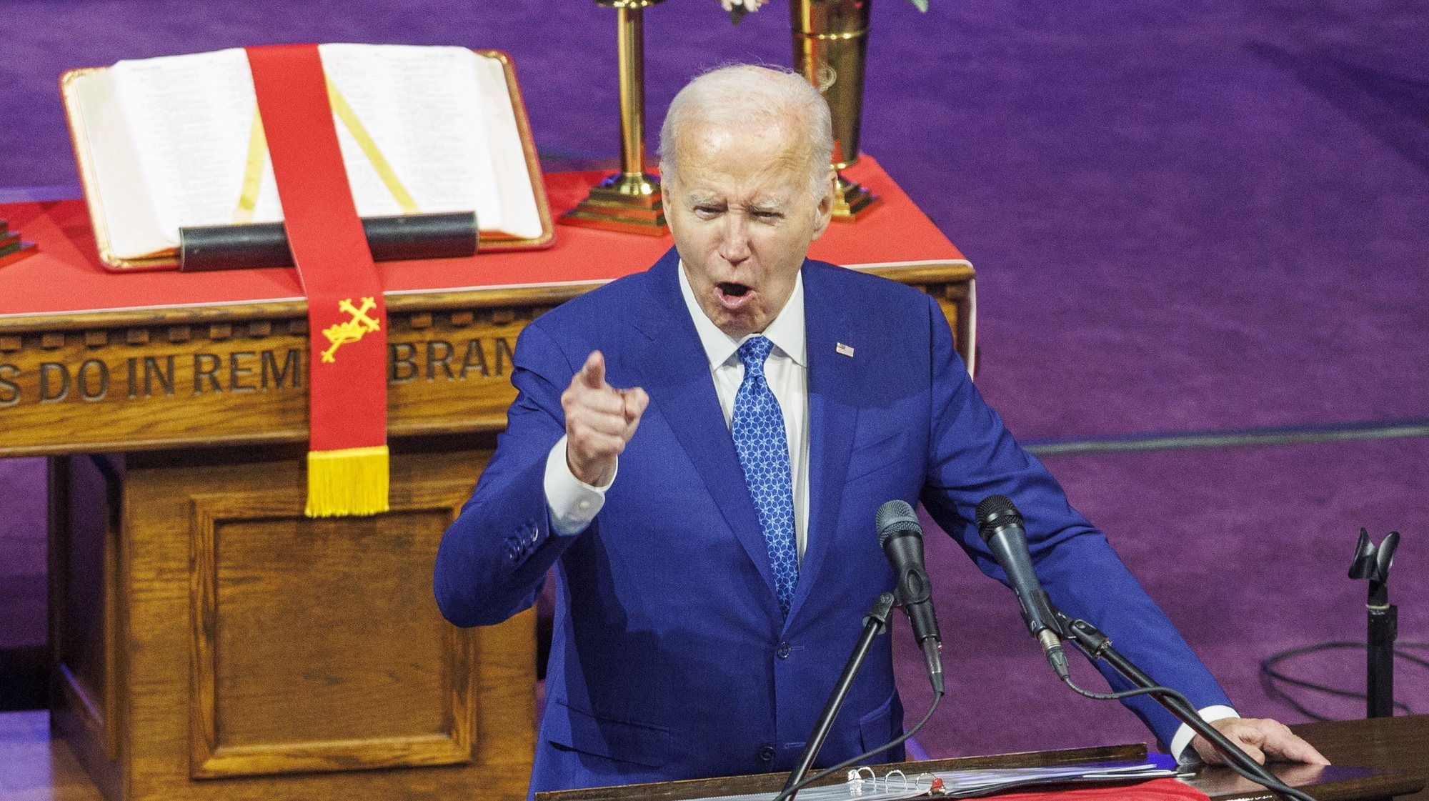 epa11465513 US President Joe Biden speaks during a service at Mt. Airy Church of God in Christ in Philadelphia, Pennsylvania, USA, 07 July 2024.  EPA/SARAH YENESEL