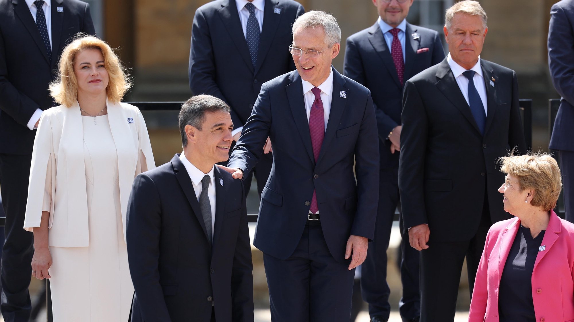epa11485334 (L-R) Latvia&#039;s Prime Minister Evika Silina, Spanish Prime Minister Pedro Sanchez, outgoing NATO Secretary General Jens Stoltenberg, Romanian President Klaus Iohannis and Swiss President Viola Amherd stand for a family photo with Europe&#039;s leaders during the European Political Community (EPC) meeting at Blenheim Palace, in Woodstock, Oxfordshire, Britain, 18 July 2024. The British Prime Minister will host more than 45 European leaders at Blenheim Palace, the birthplace of Winston Churchill, for the European Political Community (EPC) summit. This is the 4th EPC meeting since the grouping was founded in October 2022.  EPA/NEIL HALL / POOL
