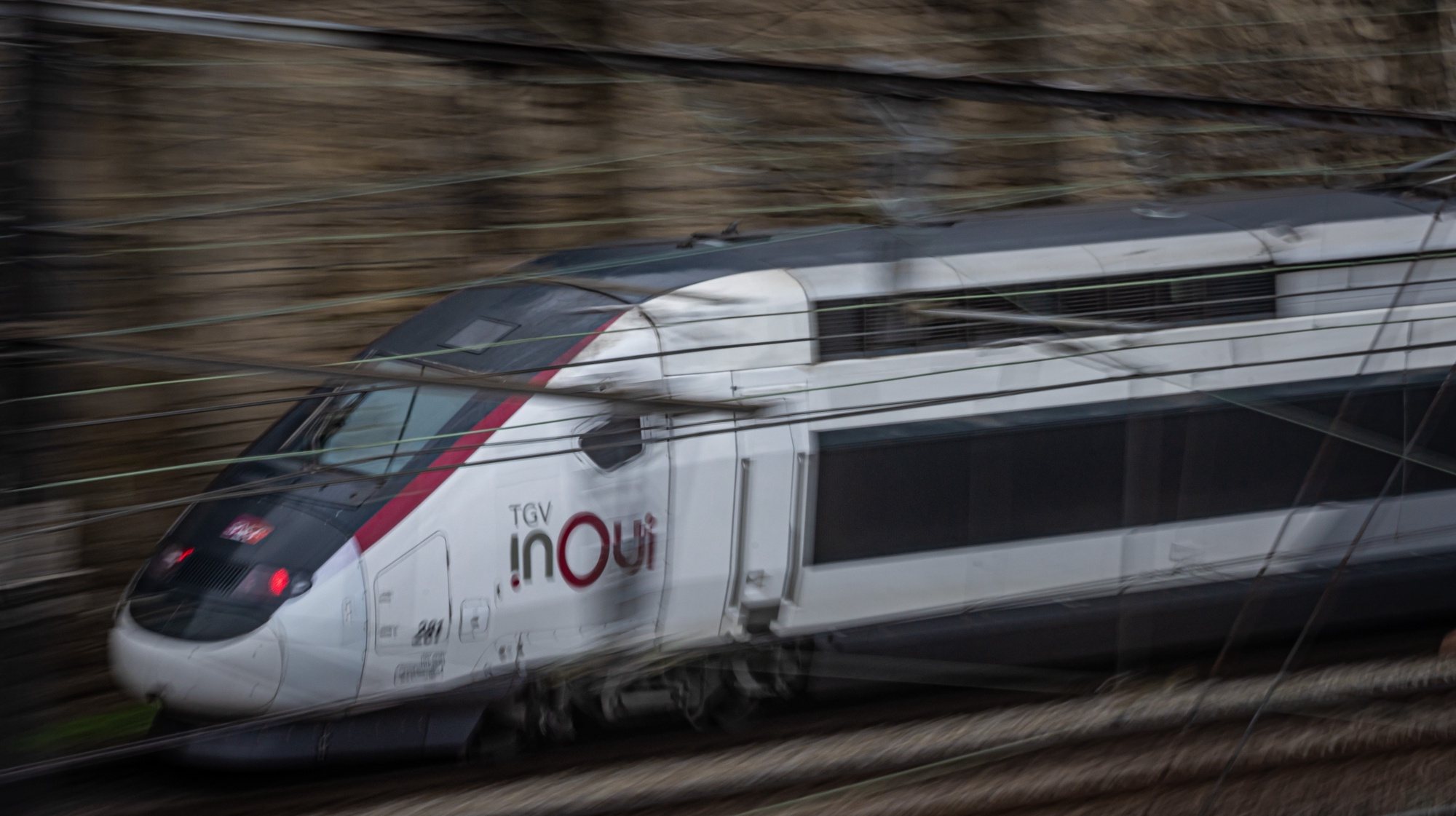 epa11157287 An InOui high-speed TGV train arrives at Gare de Lyon yard during a strike of highspeed TGV trains controllers of the French national railway company &#039;SNCF&#039; in Paris, France, 16 February 2024. Train controllers announced a nationwide strike from 16 to 18 February 2024 that is expected to disrupt traffic during French school holidays  EPA/CHRISTOPHE PETIT TESSON
