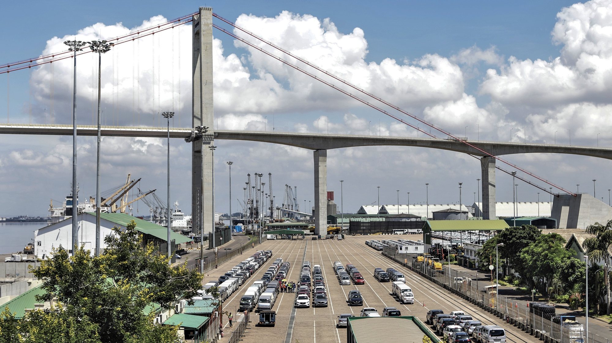 Vista geral do porto de Maputo, em Maputo, Moçambique, 29 de janeiro de 2024. A concessionária do porto de Maputo prevê investir nos próximos três anos 600 milhões de dólares (553,4 milhões de euros) na expansão da infraestrutura portuária, a primeira fase de investimento na adenda ao contrato de concessão, até 2058. (ACOMPANHA TEXTO DA LUSA DO DIA 05 DE JANEIRO DE 2024). LUÍSA NHANTUMBO/LUSA