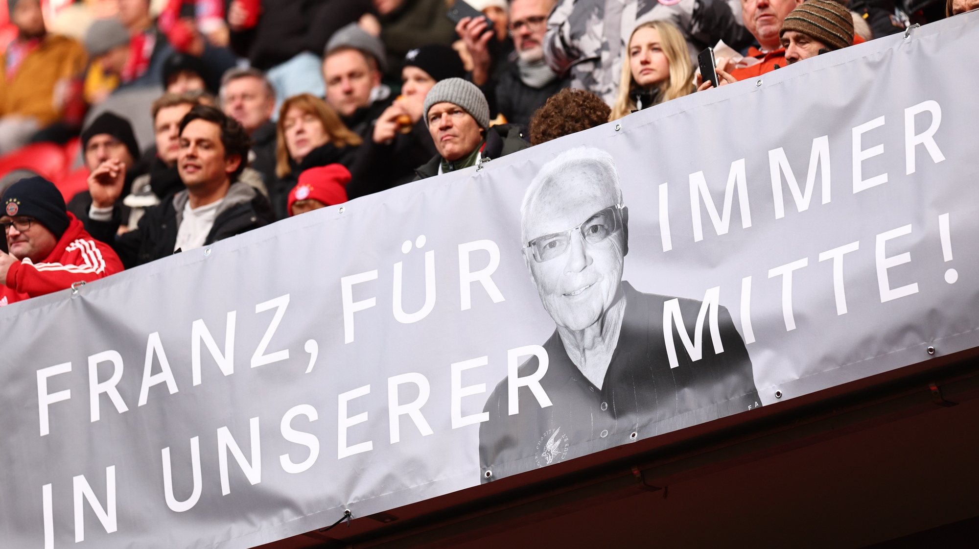 epa11094159 A banner reading &#039;Franz is always in our middle&#039; before the German Bundesliga soccer match between FC Bayern Munich and Werder Bremen in Munich, Germany, 21 January 2024. The German and Bayern Munich soccer legend Franz Beckenbauer passed away on 07 January 2024 at the age of 78.  EPA/ANNA SZILAGYI CONDITIONS - ATTENTION: The DFL regulations prohibit any use of photographs as image sequences and/or quasi-video.