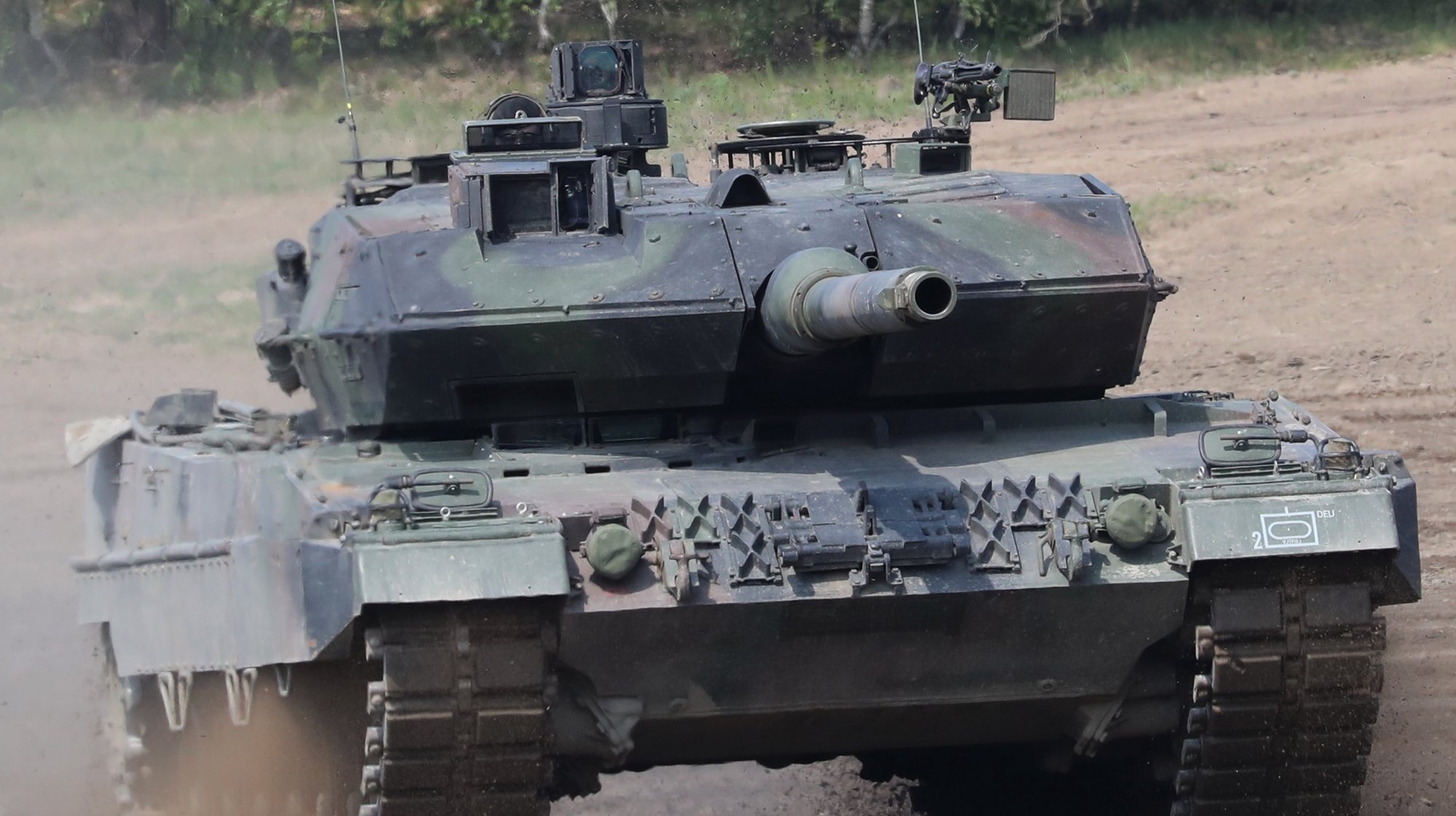 epa10427153 (FILE) - A German Army &#039;Leopard 2&#039; tank during the NATO Very High Readiness Task Force Land (VJTF L 2019) exercise in Muenster, northern Germany, 20 May 2019 (reissued 24 January 2023). German Chancellor Olaf Scholz has decided to send Leopard 2 tanks to Ukraine and allow other countries such as Poland to do so while the US may supply Abrams tanks, German media has reported 24 January 2023.  EPA/FOCKE STRANGMANN *** Local Caption *** 55209013