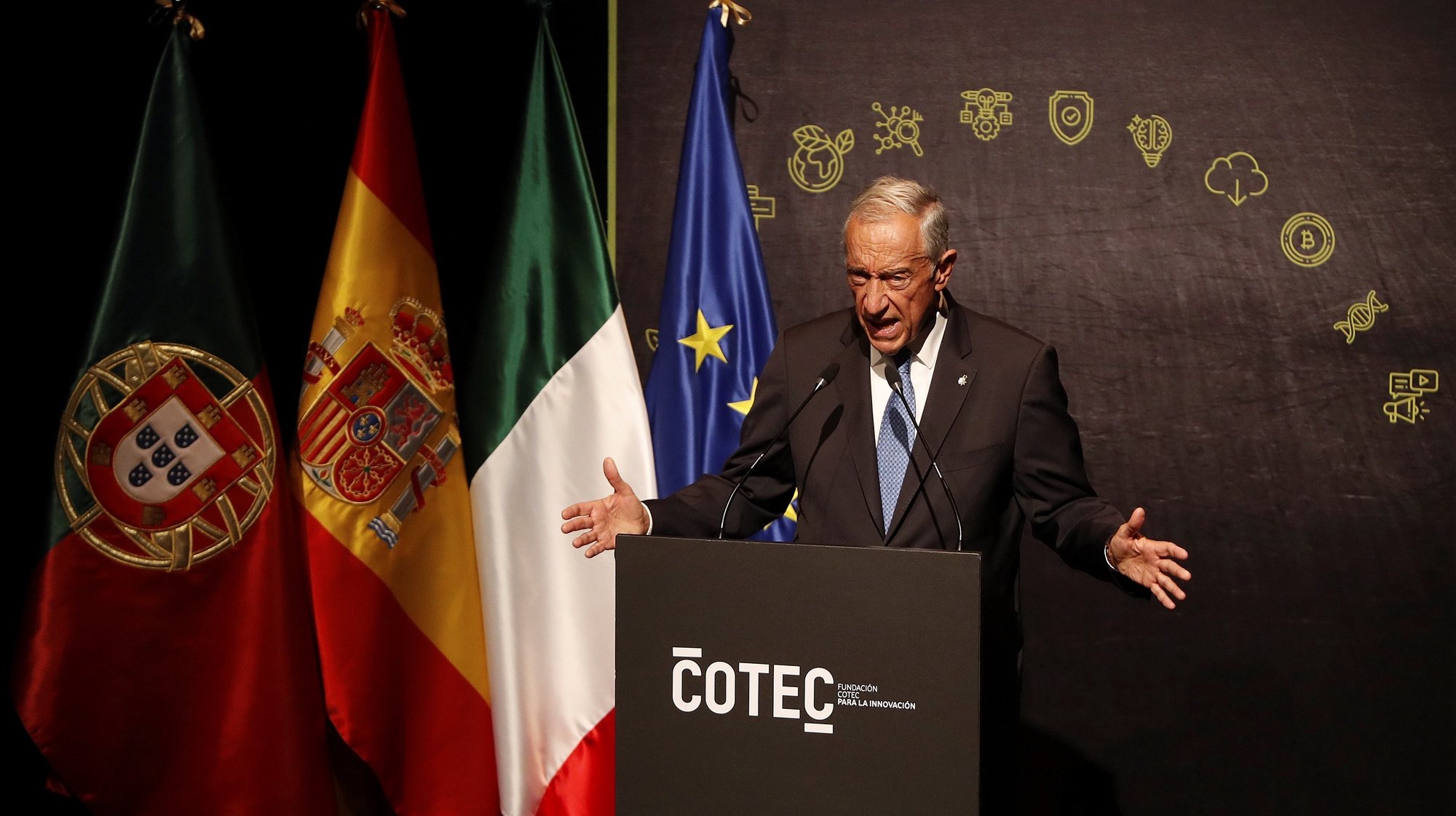 epa09587747 Portuguese President Marcelo Rebelo de Sousa delivers remarks during the closure of the Cotec Europa innovation summit in Malaga, southern Spain, 17 November 2021. Cotec Europa is an annual event on innovation with the presence of Spain, Portugal and Italy&#039;s Heads of State.  EPA/JORGE ZAPATA