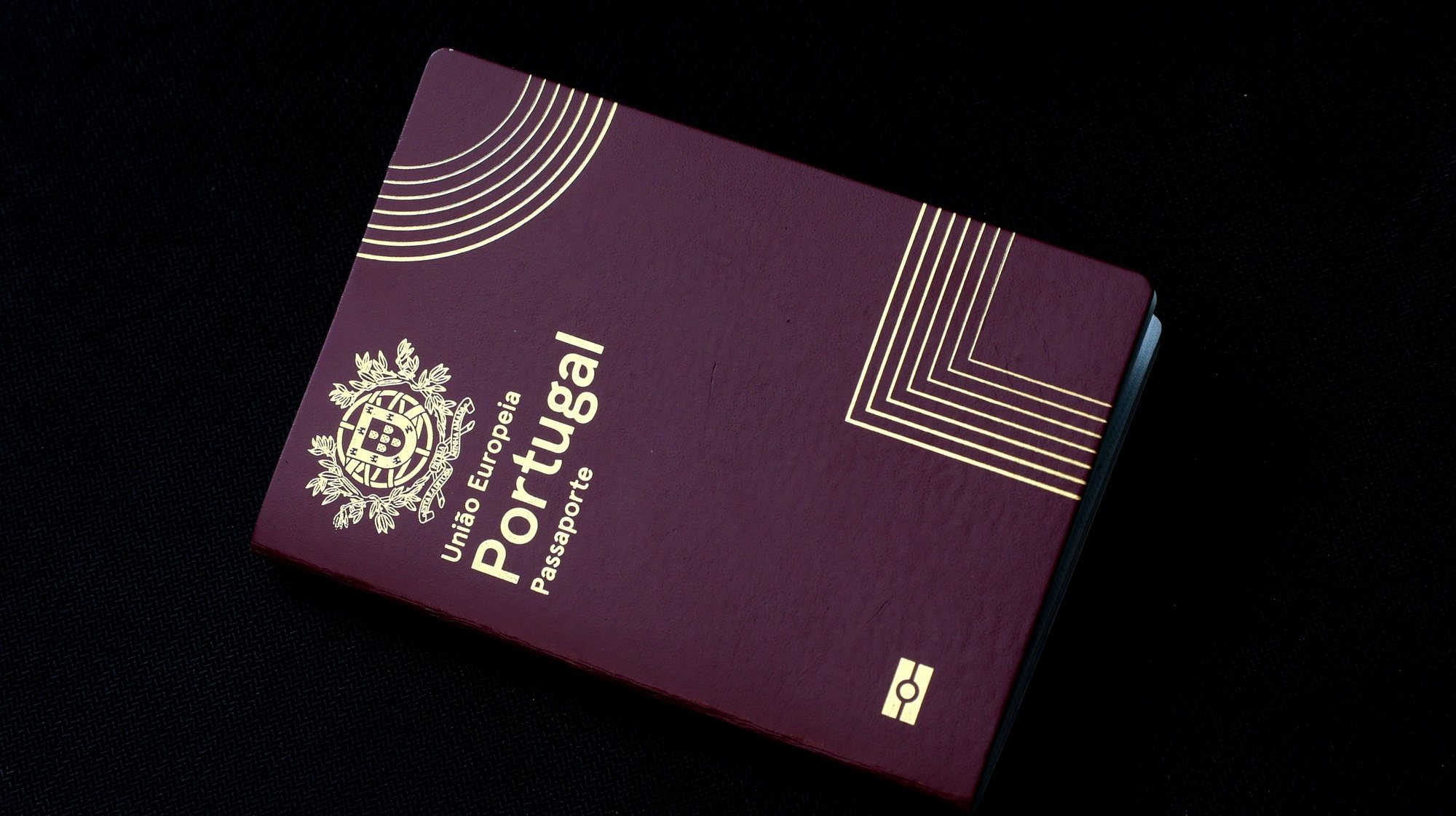 Passaporte emitido pelo governo português, Lisboa, 08 de outubro de 2021. ANTÓNIO COTRIM/LUSA