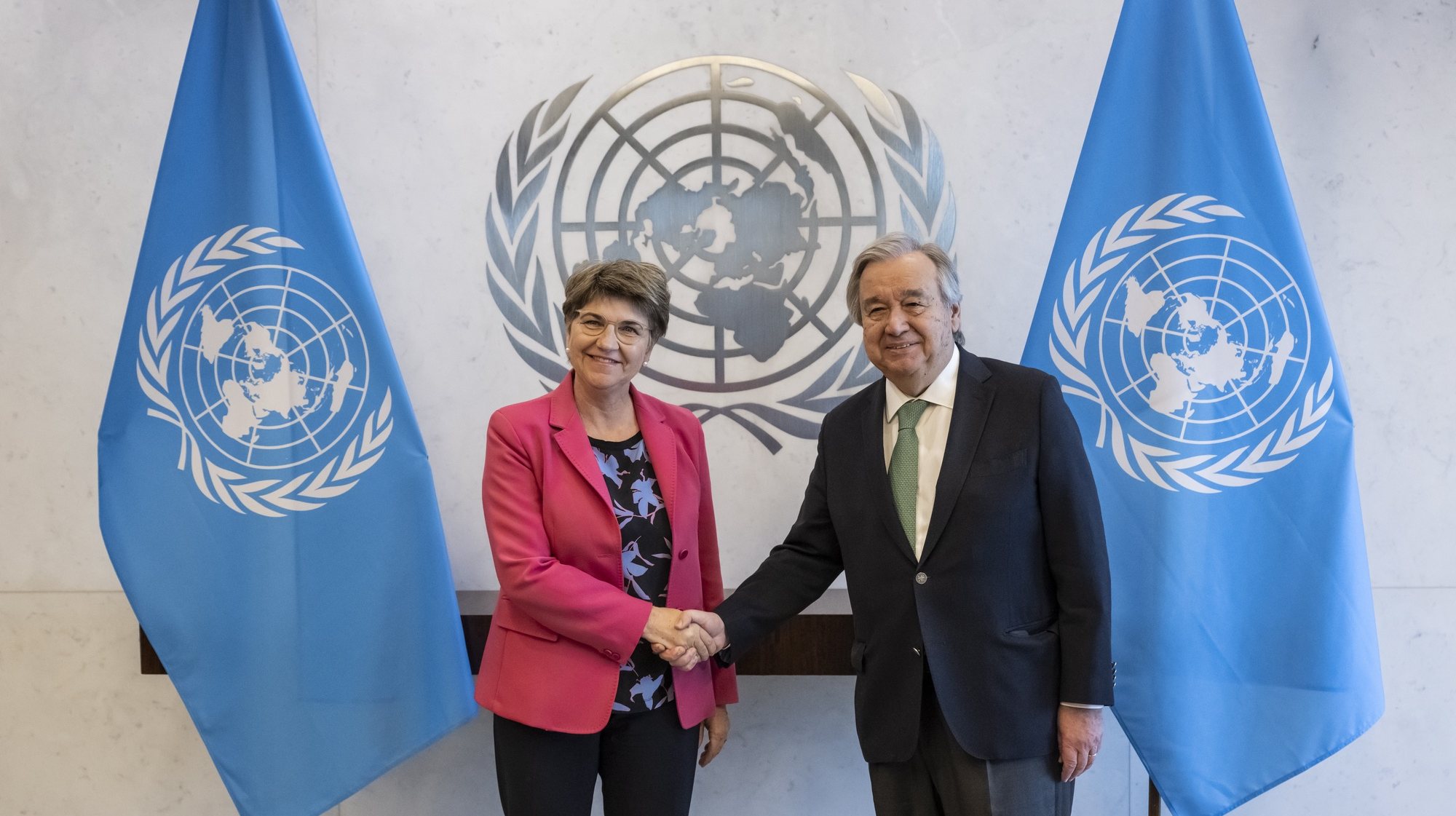 epa10656047 Swiss Federal Councillor and Defense minister Viola Amherd (L) meets UN Secretary General Antonio Guterres for a bilateral meeting at the UN headquarters, in New York, USA, 26 May 2023.  EPA/ALESSANDRO DELLA VALLE