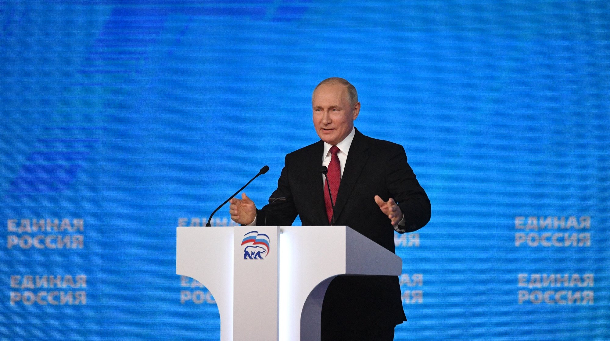 epa09427764 Russian President Vladimir Putin gestures speaking at the second stage of the XX United Russia party congress ahead of the upcoming parliamentary election, at Moscow&#039;s Expo-centre Exhibition center in Moscow, Russia, 24 August 2021. Russian parliamentary elections scheduled for September 17-19. The pro-Kremlin party United Russia is the main ruling political party in the country.  EPA/GRIGORY SYSOYEV/SPUTNIK/KREMLIN POOL