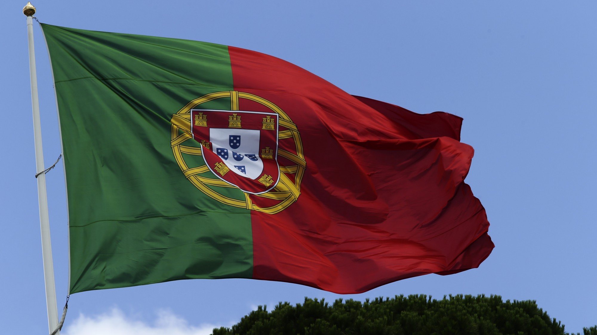 Bandeira de Portugal hasteada no Palácio de Belém, lisboa, 02 de julho de 2014. ANTÓNIO COTRIM/LUSA