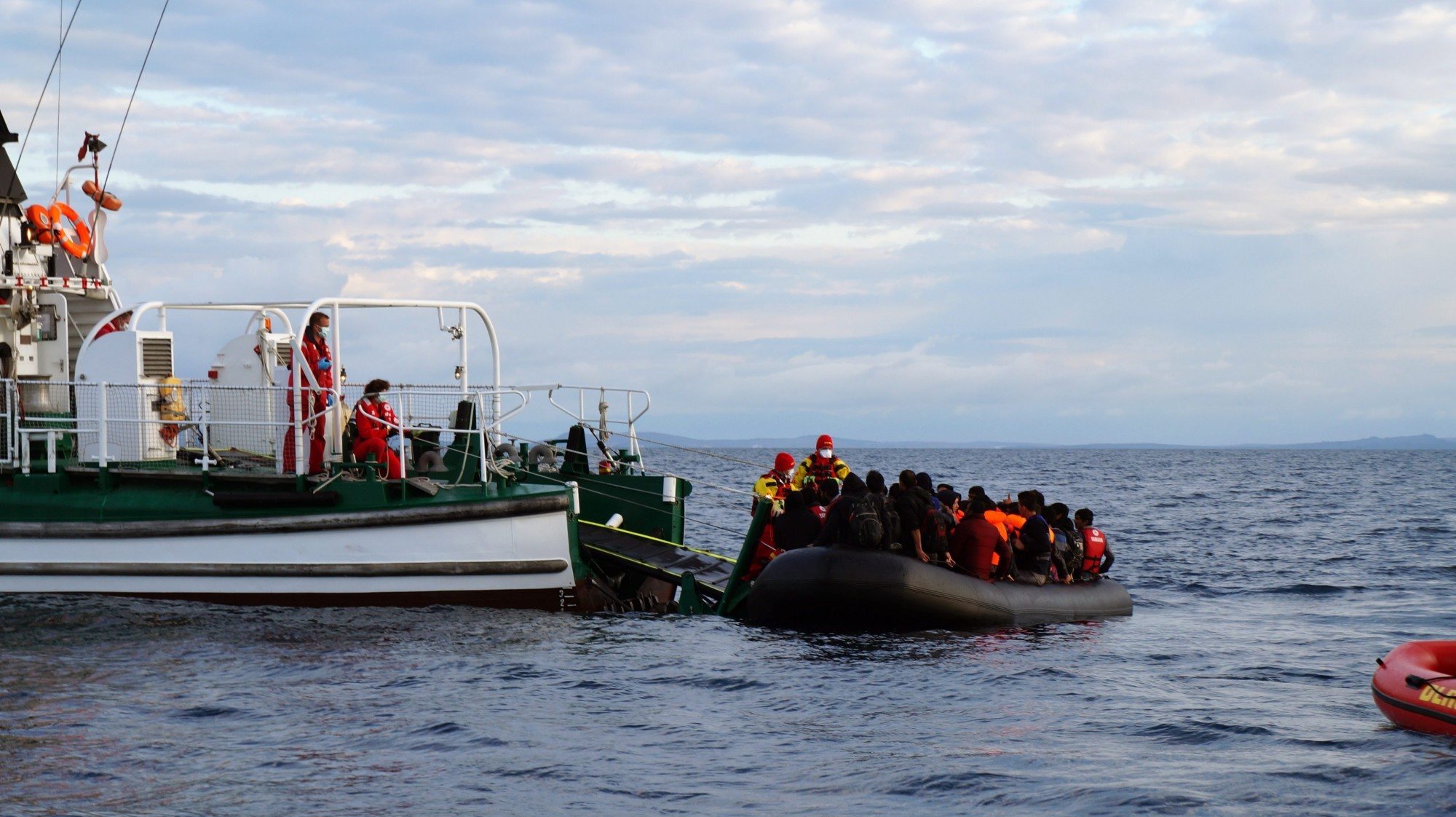 Agência europeia Frontex está acusada de ser cúmplice em operações da marinha grega que impediram a passagem de embarcações rumo à Grécia