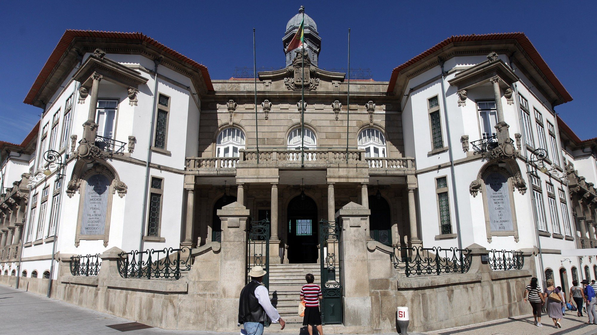 O presidente da Assembleia Municipal de Vila Nova de Gaia alega que a culpabilização dos políticos &quot;já se está a sentir no território&quot;