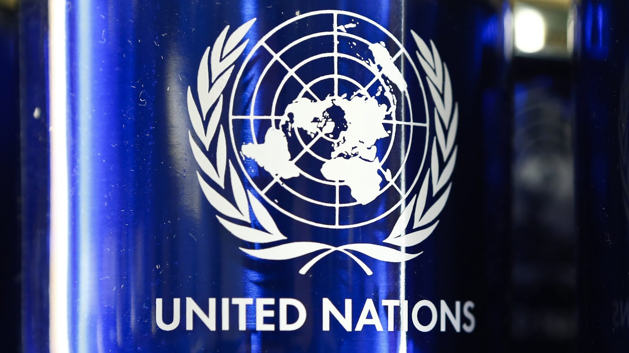 O texto da ONU &quot;condena firmemente&quot; os ataques contra &quot;os elementos indispensáveis à sobrevivência&quot; das populações