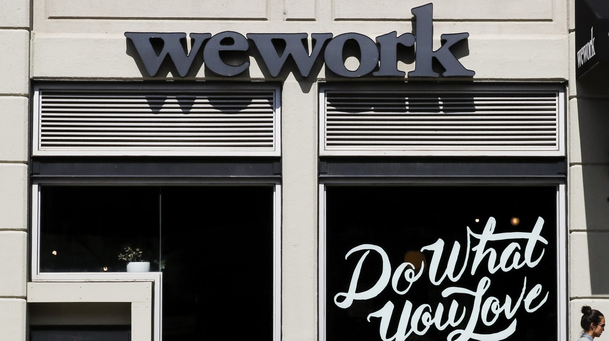 A WeWork tem apenas um espaço de trabalho flexível em Portugal: na Rua Alexandre Herculano, em Lisboa