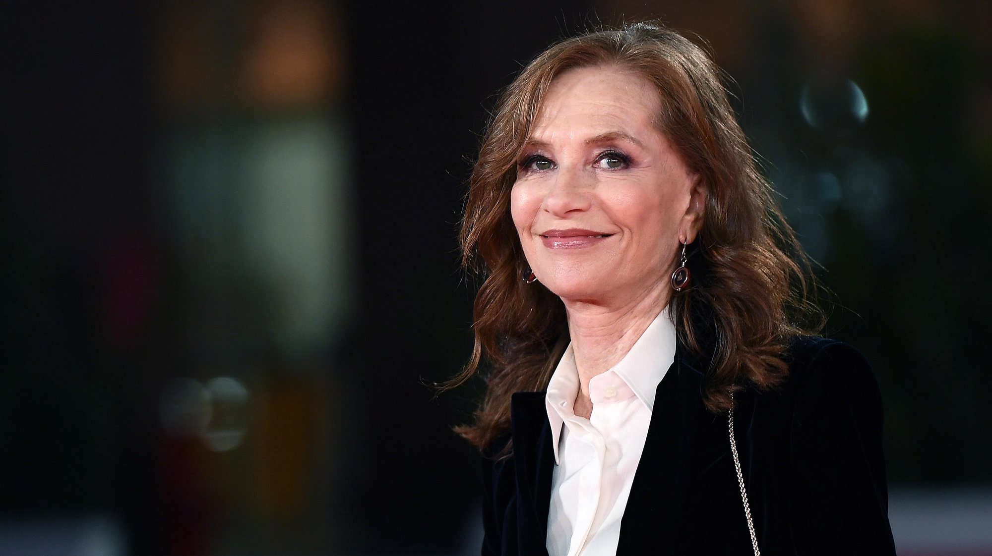epa08757874 French actress Isabelle Huppert arrives for the screening of &#039;Le Discours&#039; (The Speech) at the 15th annual Rome International Film Festival, in Rome, Italy, 19 October 2020. The film festival runs from 15 to 25 October.  EPA/ETTORE FERRARI