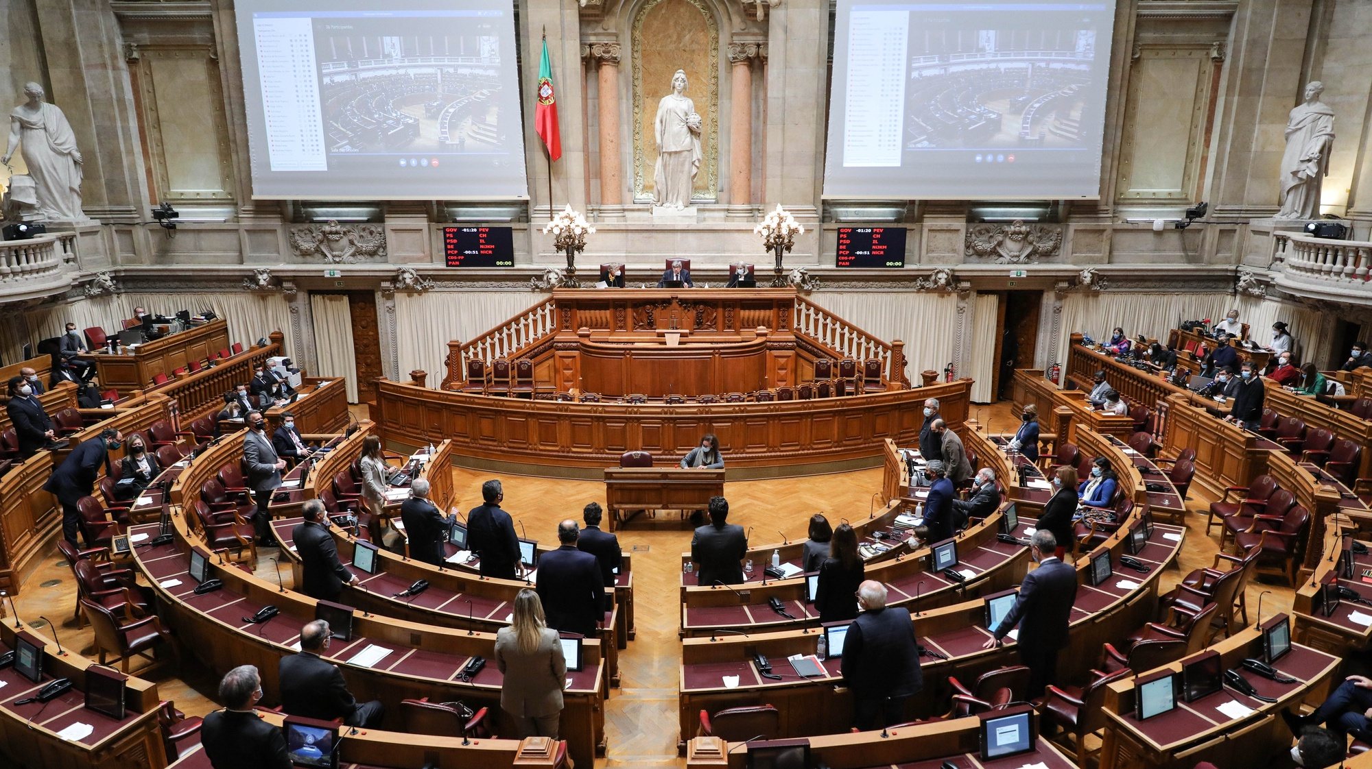 Deputados durante a votação final global da despenalização da morte medicamente assistida, esta tarde na Assembleia da República, em Lisboa, 29 de janeiro de 2021. MIGUEL A. LOPES/LUSA