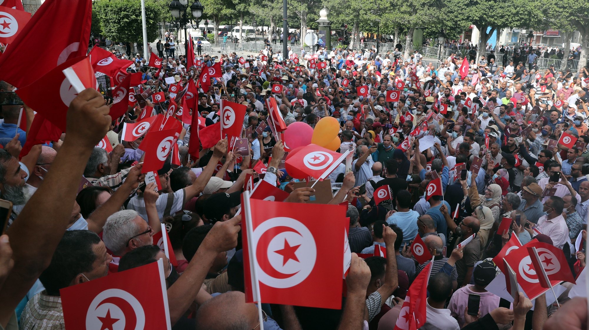 epa09489661 Opponents of Tunisia&#039;s President Kais Saied shout slogans as they take part in a protest against what they call his coup on 25 July, in Tunis, Tunisia, 26 September 2021. Tunisian President Saied suspended the country&#039;s parliament and dismiss the Prime Minister Hichem Mechichi on 25 July 2021.  EPA/MOHAMED MESSARA