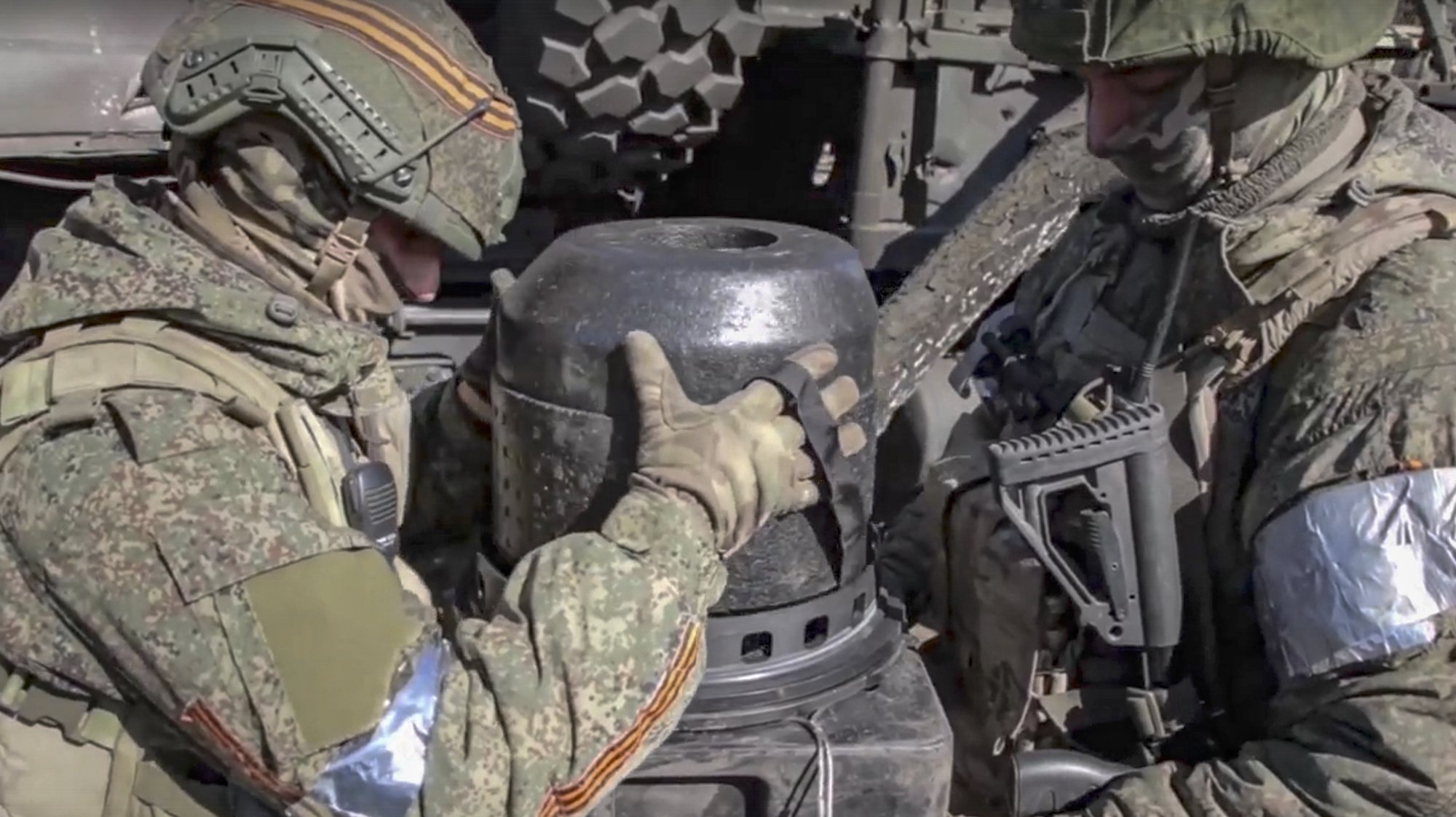 epa09829125 A handout still image taken from handout video made available by the Russian Defence ministry press-service shows Russian soldiers examine US anti-tank missile that was abandoned by Ukrainian army during their retreat in Donetsk region, Ukraine, 16 March 2022. On 24 February Russian troops had entered Ukrainian territory in what the Russian president declared a &#039;special military operation&#039;, resulting in fighting and destruction in the country, a huge flow of refugees, and multiple sanctions against Russia.  EPA/RUSSIAN DEFENCE MINISTRY PRESS SERVICE / HANDOUT  HANDOUT EDITORIAL USE ONLY/NO SALES