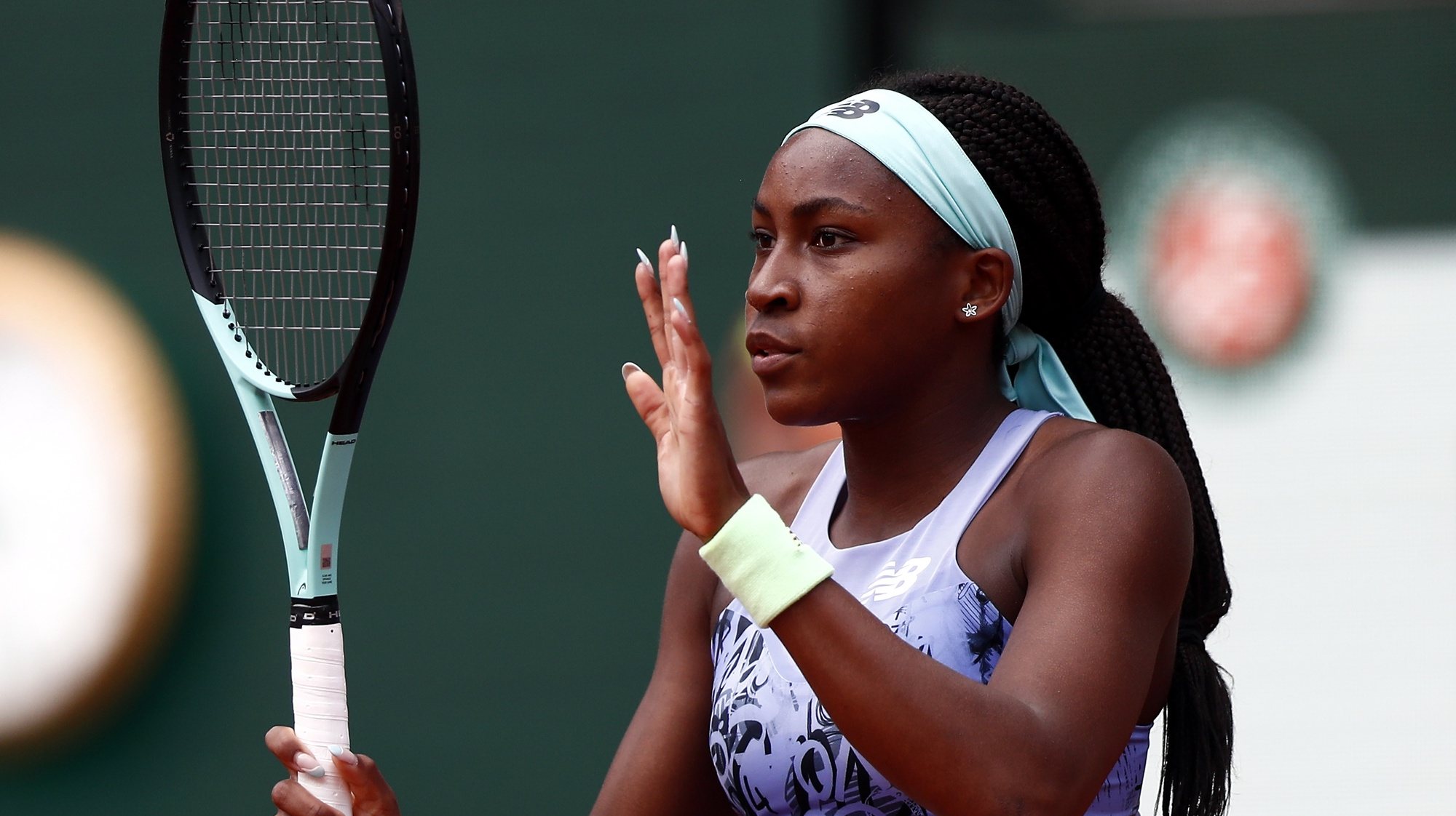 epa09987756 Coco Gauff of the USA reacts as she plays Sloane Stephens of the USA in their women’s quarterfinal match during the French Open tennis tournament at Roland ​Garros in Paris, France, 31 May 2022.  EPA/MOHAMMED BADRA