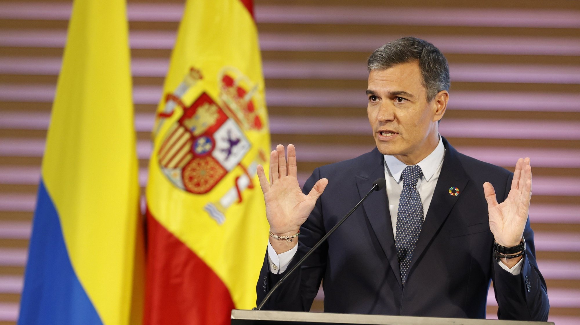 epa10136611 Spanish Prime Minister Pedro Sanchez, speaks during the closing ceremony of the Spain-Colombia Business Meeting, in Bogota, Colombia, 24 August 2022.  EPA/Mauricio Duenas Castaneda