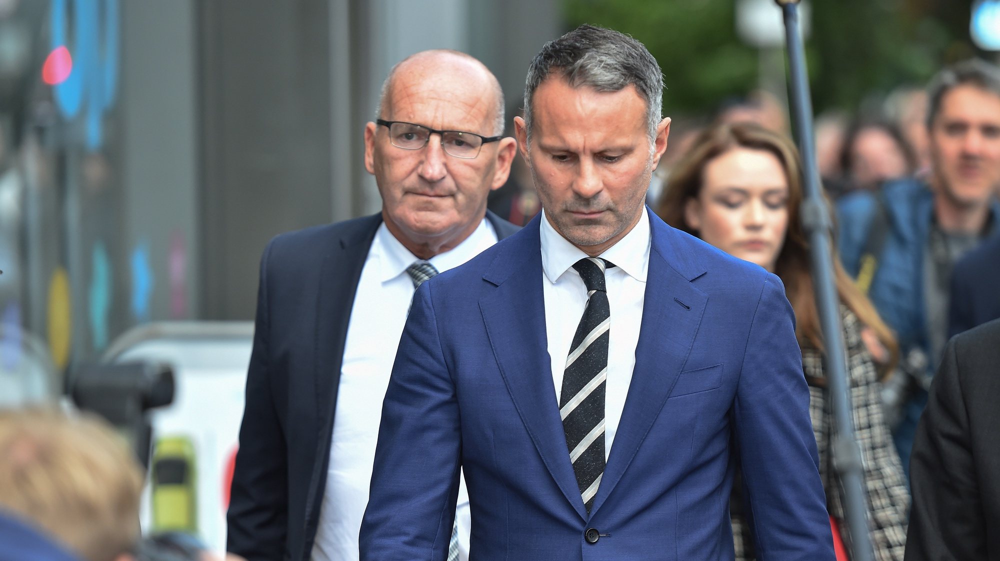 epa10150772 Former Welsh coach and Manchester United player Ryan Giggs leaves Manchester Crown Court, Manchester, Britain 31 August 2022. Giggs is facing a potential retrial after the jury failed to reach a verdict in his domestic violence trial.  EPA/STRINGER