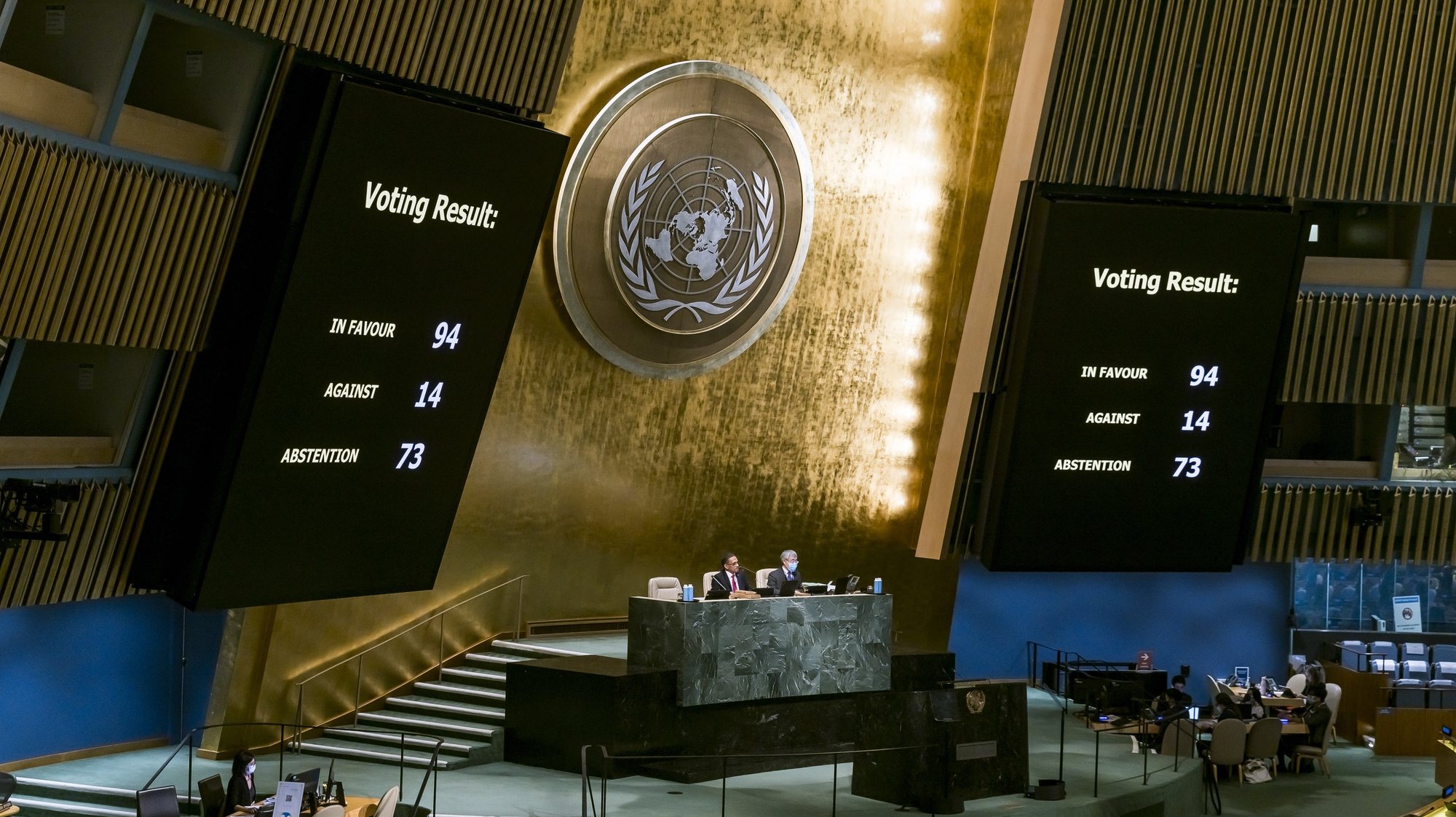 epa10305832 Screens in the United Nations General Assembly hall show voting results during a meeting on Russia&#039;s invasion of Ukraine at United Nations Headquarters in New York, New York, USA, 14 November 2022. The General Assembly voted on, and adopted, a non-binding resolution calling on Russia to be responsible for reparations for damages caused by the military invasion of Ukraine.  EPA/JUSTIN LANE