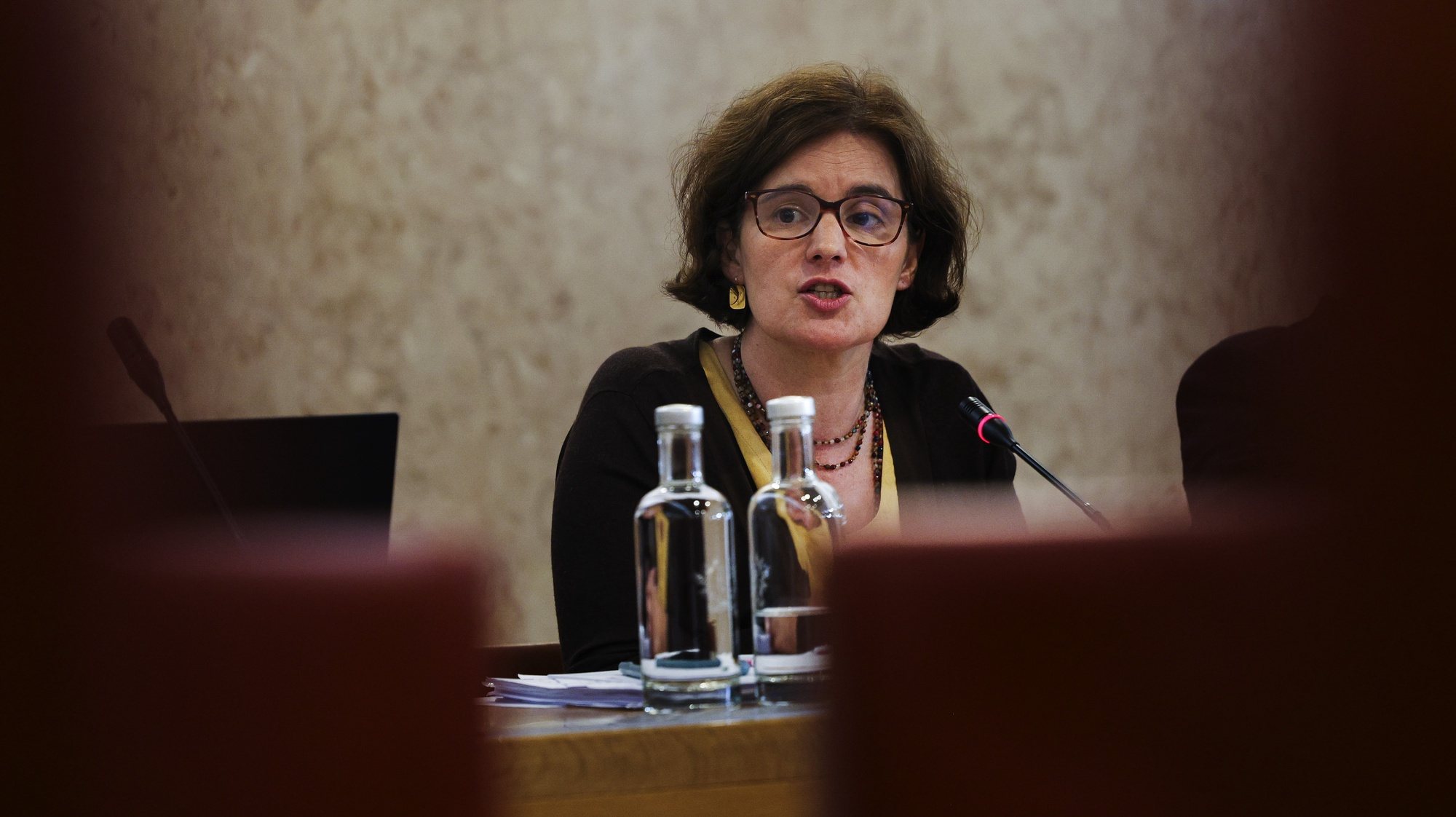 A ministra da Presidência, Mariana Vieira da Silva, fala perante a Comissão de Economia, Obras Públicas, Planeamento e Habitação na Assembleia da República, em Lisboa, 28 de junho de 2023. TIAGO PETINGA/LUSA