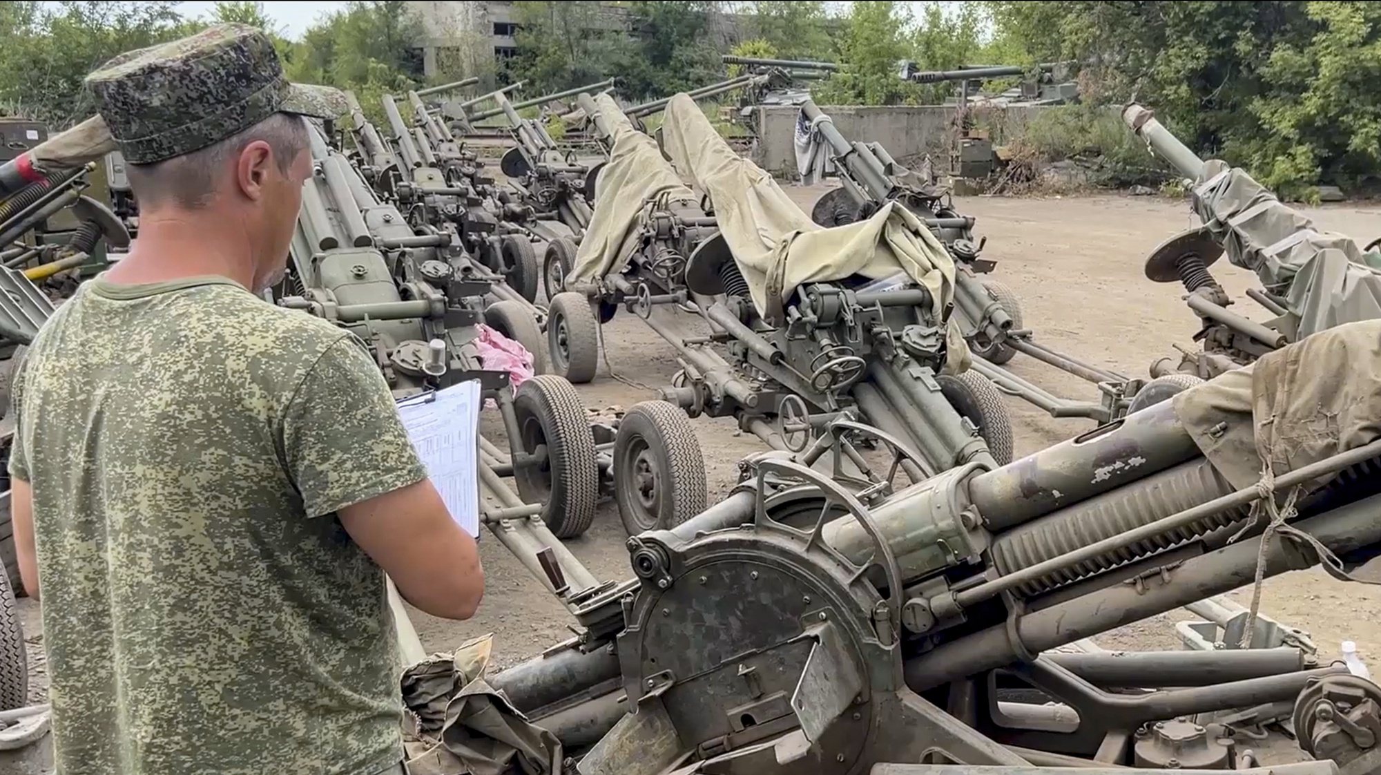 epa10742473 A handout photo made available by Russian Defence Ministry Press-Service shows Russian guns handed over by the &#039;Wagner&#039; Private Military Company (PMC) group to Russian troops and gathered at an unknown location in Russia, 12 July 2023. Russia&#039;s Defense Ministry reported that the acceptance of weapons and military equipment from units of the Wagner group is being completed. &#039;More than 2,000 pieces of equipment and weapons were transferred&#039; the ministry said, adding that these included hundreds of pieces of heavy weapons such as T-90, T-80, T-72B3 tanks, Grad, Uragan multiple launch rocket systems, anti-aircraft missile and gun systems &#039;Pantsir&#039;. More than 2,500 tons of various ammunition and about 20,000 small arms have also been received,&#039; the ministry said.  EPA/RUSSIAN DEFENCE MINISTRY PRESS SERVICE HANDOUT -- BEST QUALITY AVAILABLE -- MANDATORY CREDIT -- HANDOUT EDITORIAL USE ONLY/NO SALES