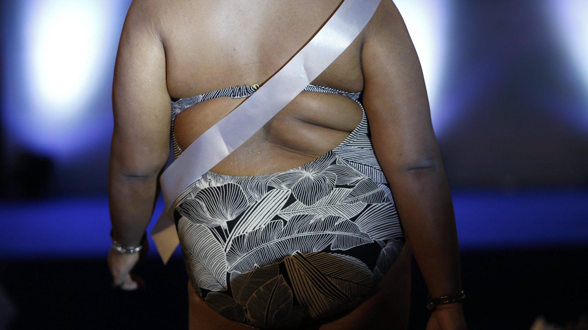epaselect epa06174015 Thai obese contestants wearing swimsuit during the Miss Fat Thailand 2017 in Bangkok, Thailand, 31 August 2017. Twenty of Thai obese women participate to compete for crown in the Miss Fat Thailand 2017 beauty contest, a last step of one month program with nutritionist, diet and exercise programs held to convey positive image for overweigh woman and encourage them to integrate into society.  EPA/RUNGROJ YONGRIT