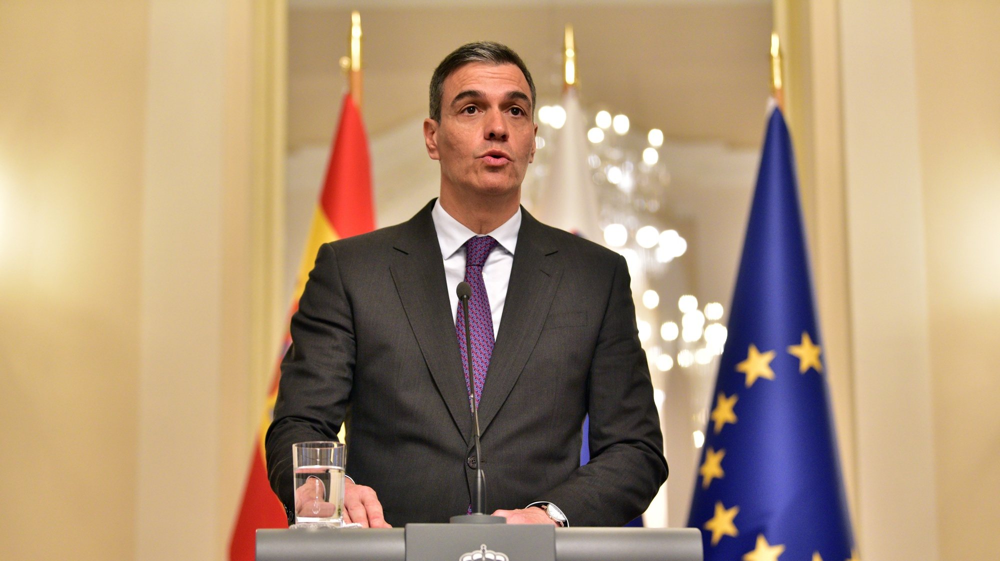 epa11282524 Spanish Prime Minister Pedro Sanchez talks during the joint press conference with Slovenia&#039;s prime minister following their meeting in Ljubljana, Slovenia, 16 April 2024. The Spanish prime minister is on an official visit to Slovenia.  EPA/IGOR KUPLJENIK