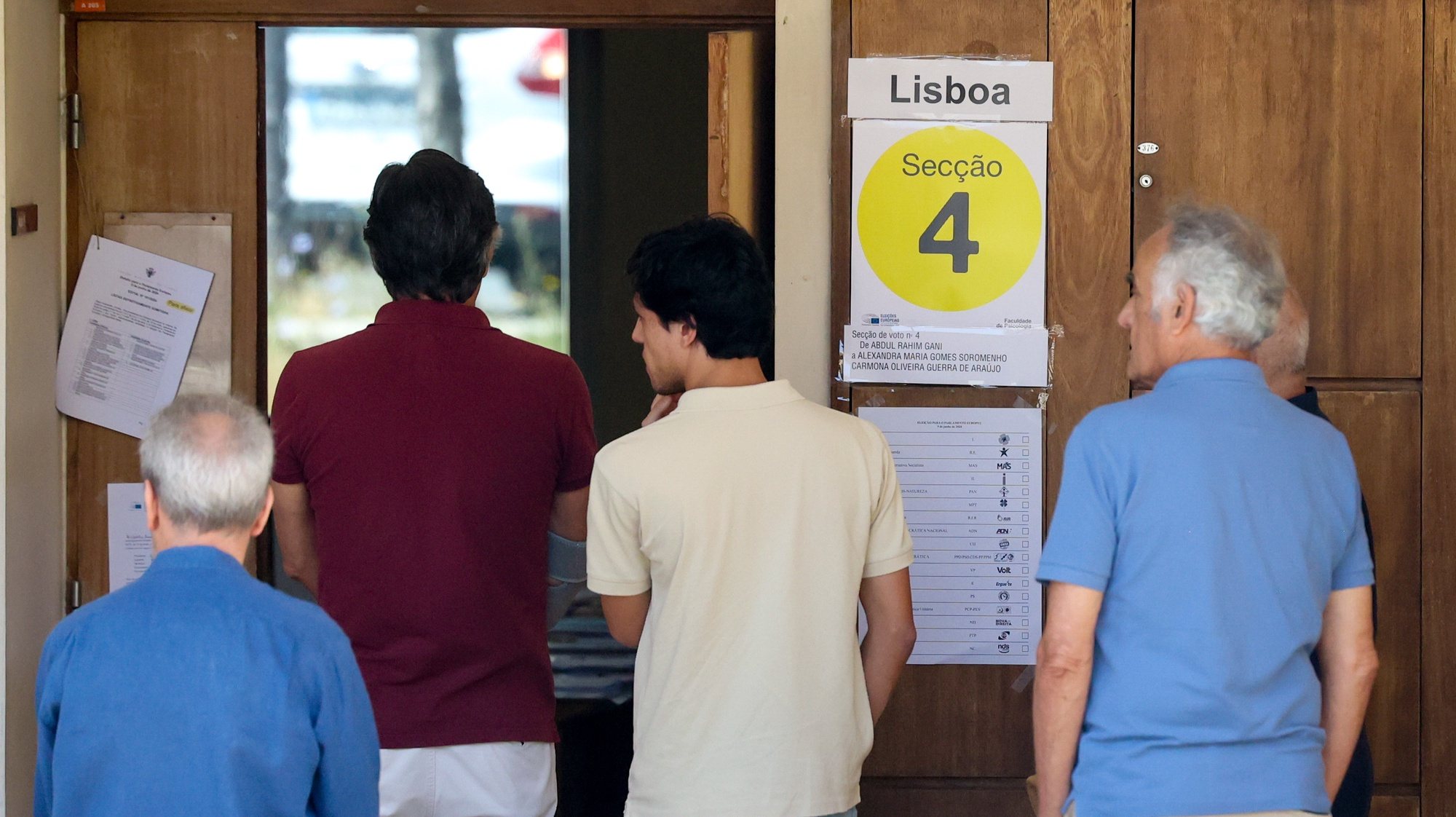 Vários cidadãos nacionais votaram antecipado para as eleições europeias, 02 junho 2024, na Cidade Universitária, em Lisboa  Em Portugal, as eleições europeias realizam-se em 09 de junho e serão disputadas por 17 partidos e coligações.  MANUEL DE ALMEIDA/LUSA