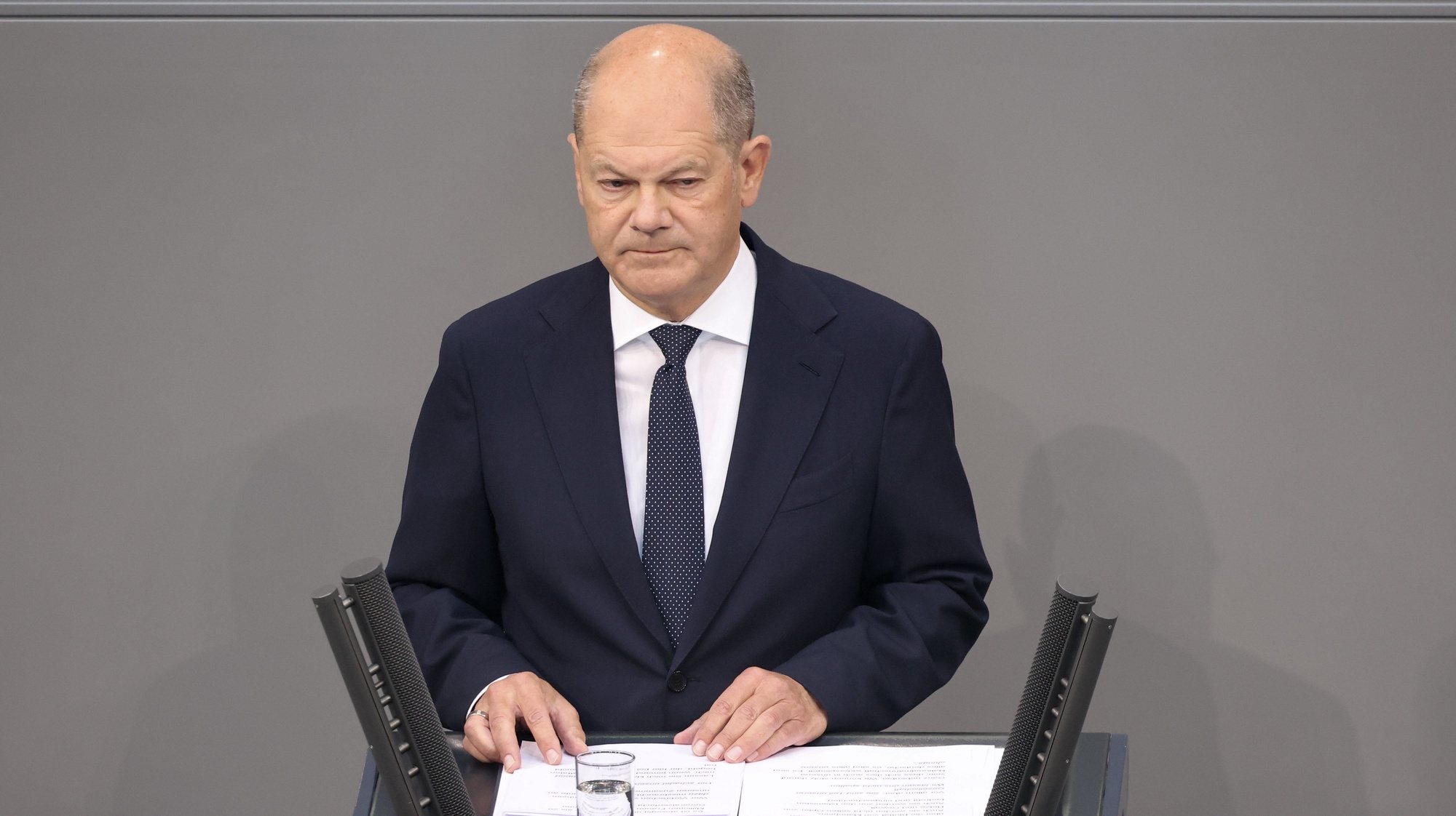 epa11392598 German Chancellor Olaf Scholz addresses the German parliament &#039;Bundestag&#039; in Berlin, Germany, 06 June 2024. German Chancellor Scholz will deliver a speech on the current security situation at the beginning of the plenary session of the German parliament.  EPA/CLEMENS BILAN