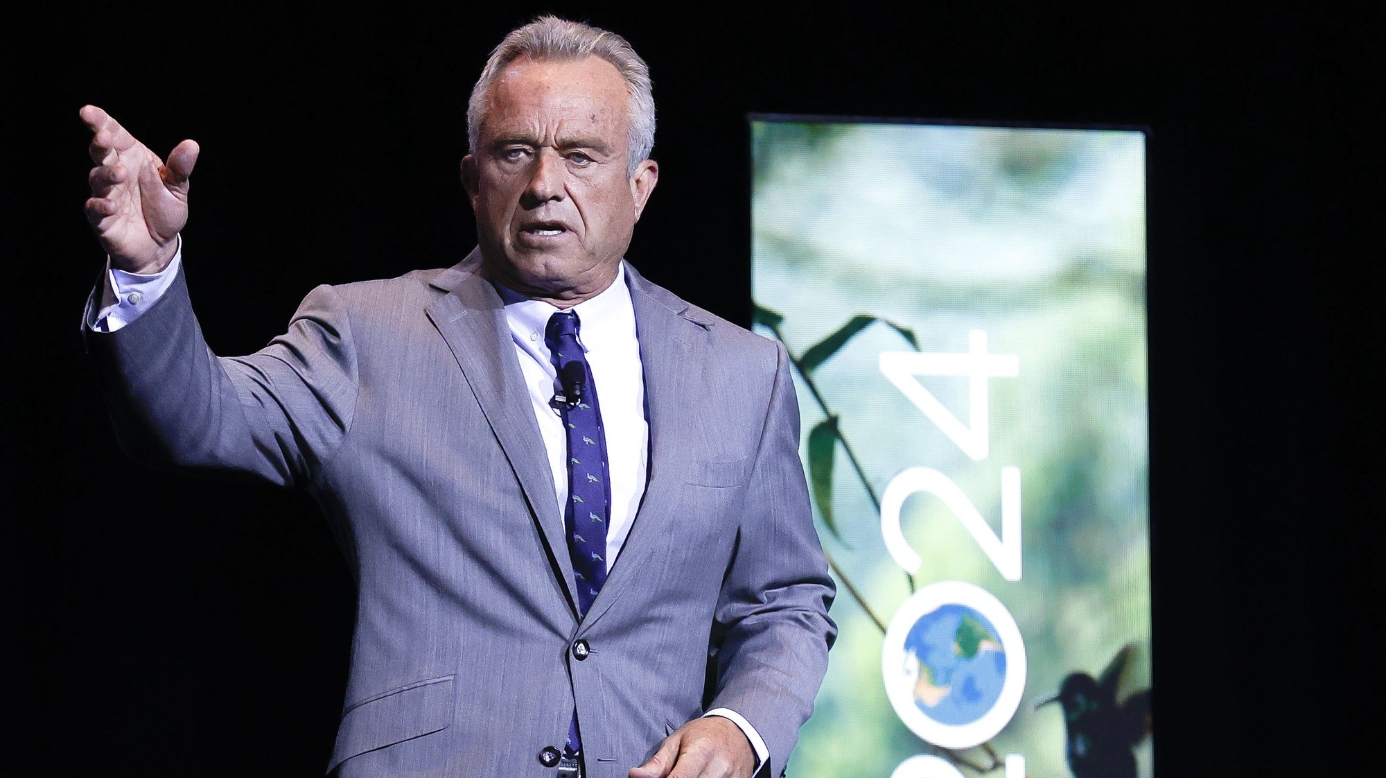 epa11298997 Independent presidential candidate Robert F. Kennedy Jr. speaks about environmental challenges during the EarthX conference in Dallas, Texas, USA, 24 April 2024.  EarthX is an international nonprofit environmental organization that raises awareness about environmental challenges and solutions across the country.  EPA/ADAM DAVIS