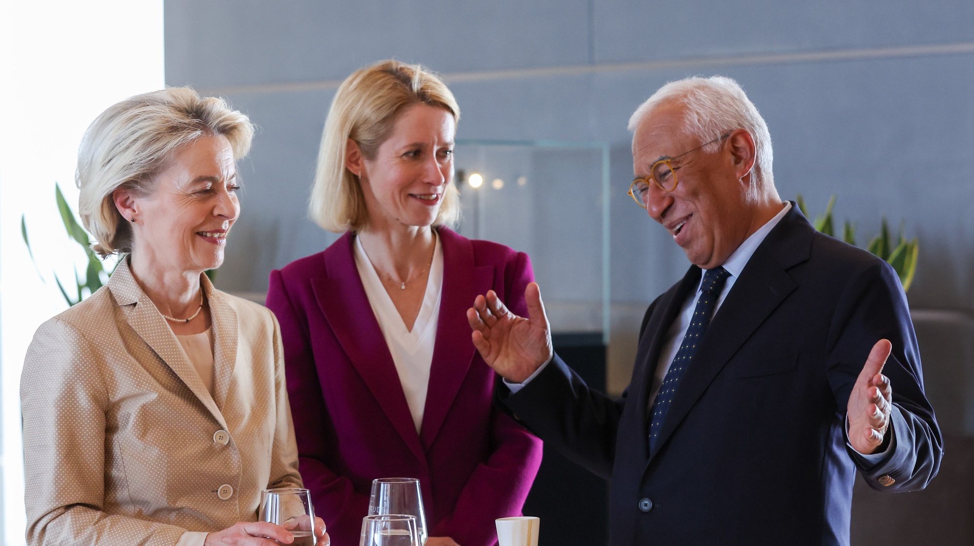 epa11443267 (L-R) European Commission President Ursula Von der Leyen, Estonian Prime Minister Kaja Kallas, and former Portuguese Prime Minister Antonio Costa, during a meeting  at Brussels Airport, a day after the EU summit in Brussels, Belgium, 28 June 2024. EU leaders agreed on proposing Ursula Von der Leyen as candidate for President of the European Commission and Kaja Kallas as High Representative of the Union for Foreign Affairs and Security Policy, while Antonio Costa was elected as European Council President during a summit to discuss the Strategic Agenda 2024-2029, the next institutional cycle, Ukraine, the Middle East, competitiveness, security and defense, among other topics.  EPA/OLIVIER HOSLET / POOL