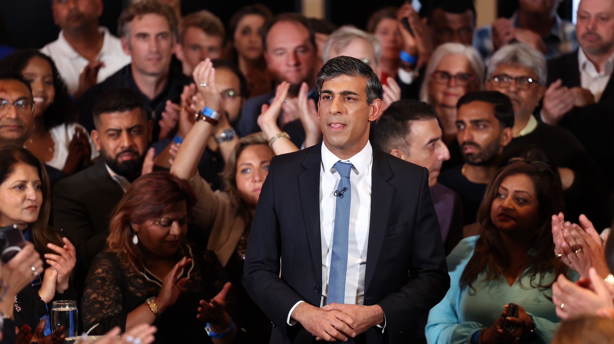 epa11453887 British Prime Minister Rishi Sunak campaigns at a Conservative Party election campaign event in London, Britain, 02 July 2024. The UK is set to hold a general election 04 July.  EPA/ANDY RAIN