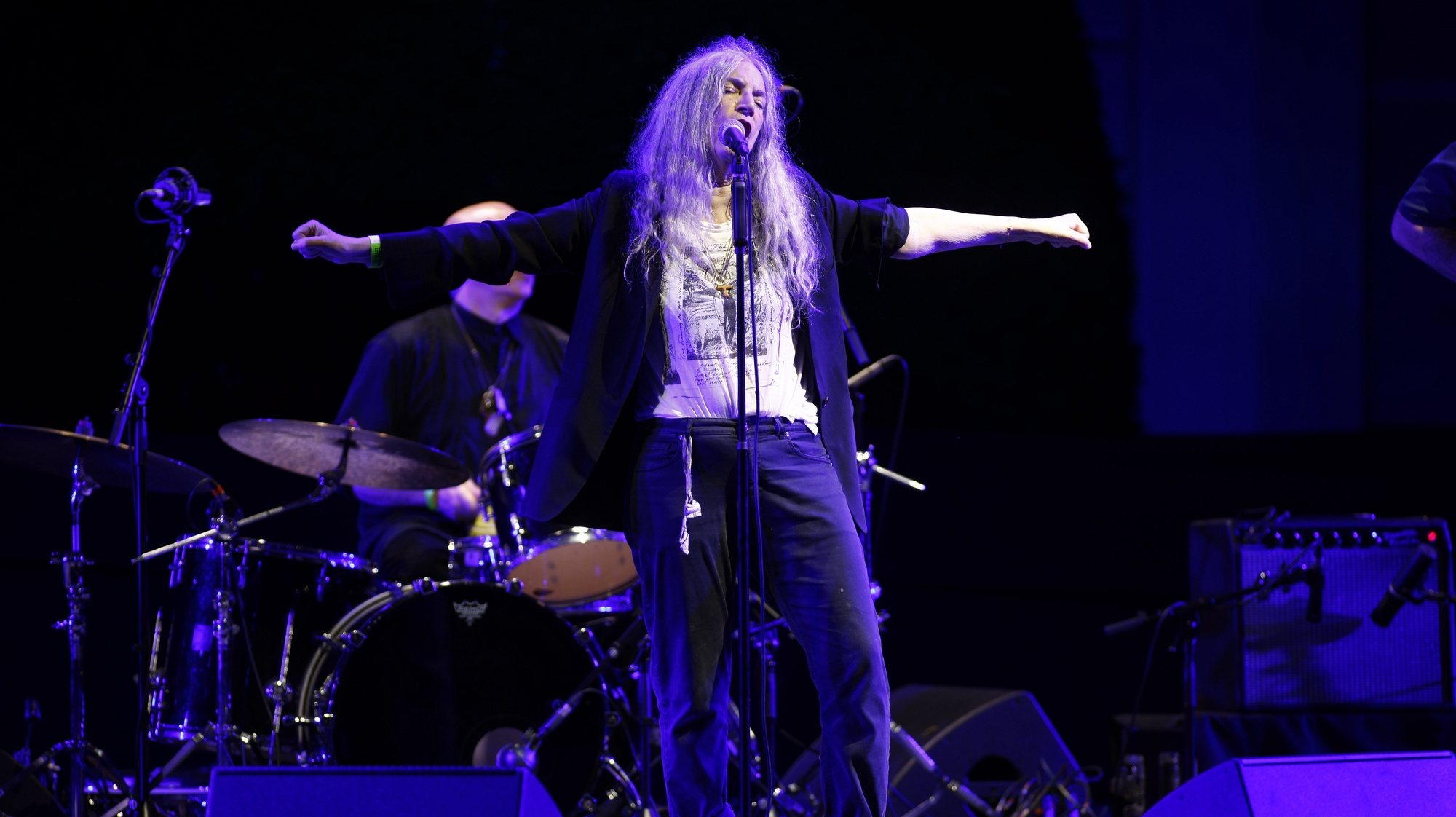 epa11461116 US singer Patti Smith performs during her &#039;Les Nits&#039; Festival concert played in Barcelona, Spain, 05 July 2024.  EPA/Quique Garcia